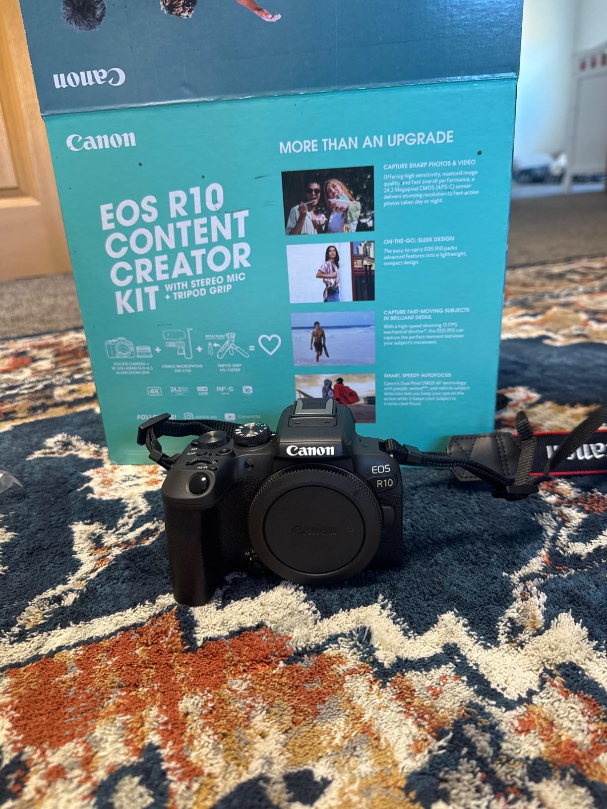 Canon EOS R10 Content Creator Kit, Mirrorless Vlogging Camera with RF-S18-45mm Lens, Tripod and Stereo Microphone, 24.2 Megapixel CMOS (APS-C) Sensor, 4K Video, Black customer photo 1