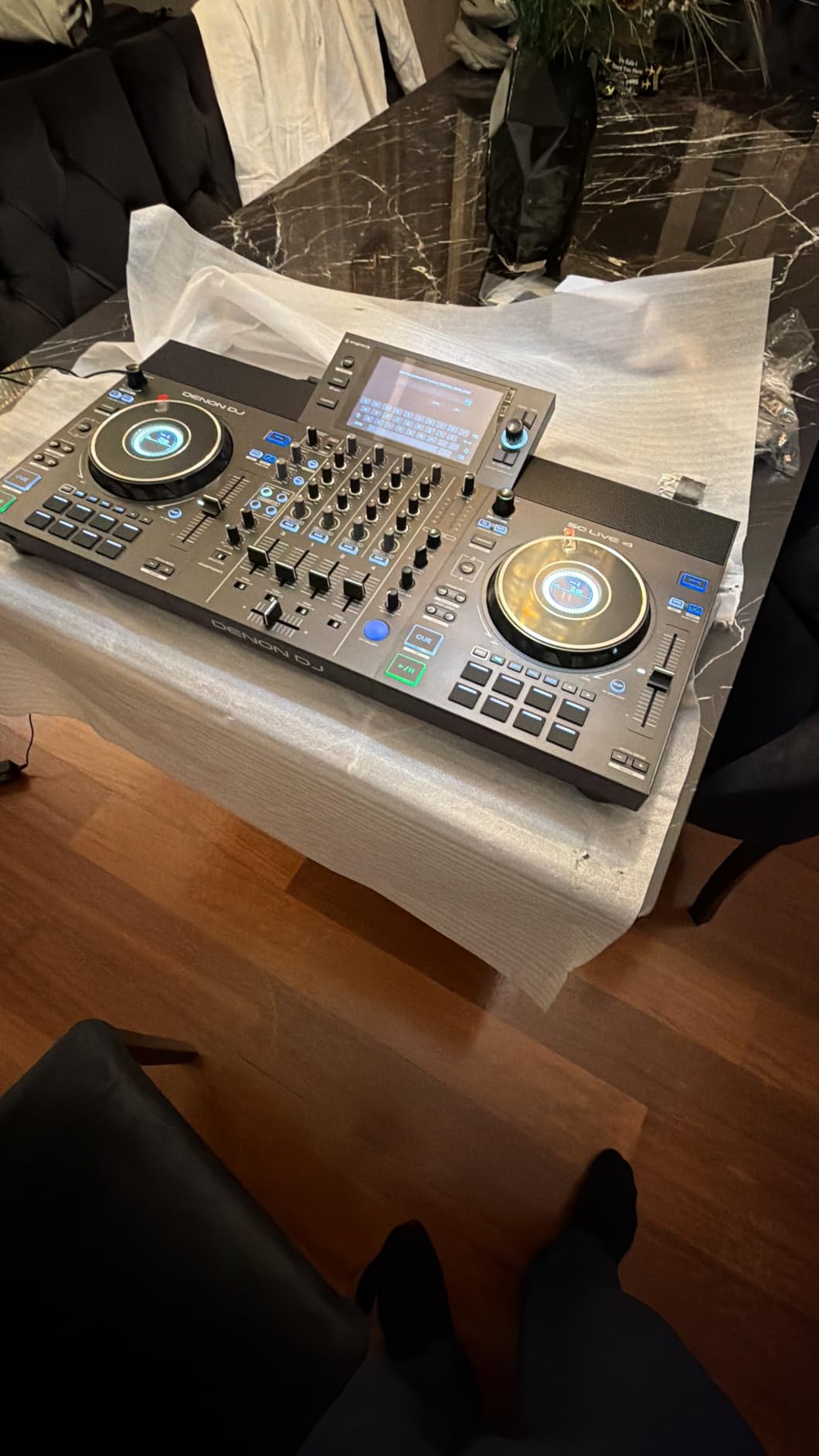 Denon DJ SC LIVE 4 Standalone DJ Controller Black customer photo 1