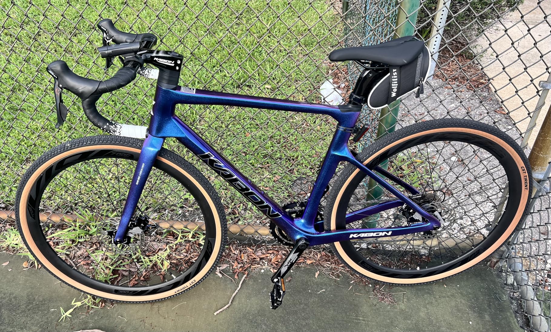 KABON Carbon Gravel Road Bike, T800 Carbon Fiber Frame 700C Road Bike with 18 Speeds Drivetrain, Integrated Carbon Handlebar, Disc Brakes Racing Bicycle for Adult Unisex customer photo 2