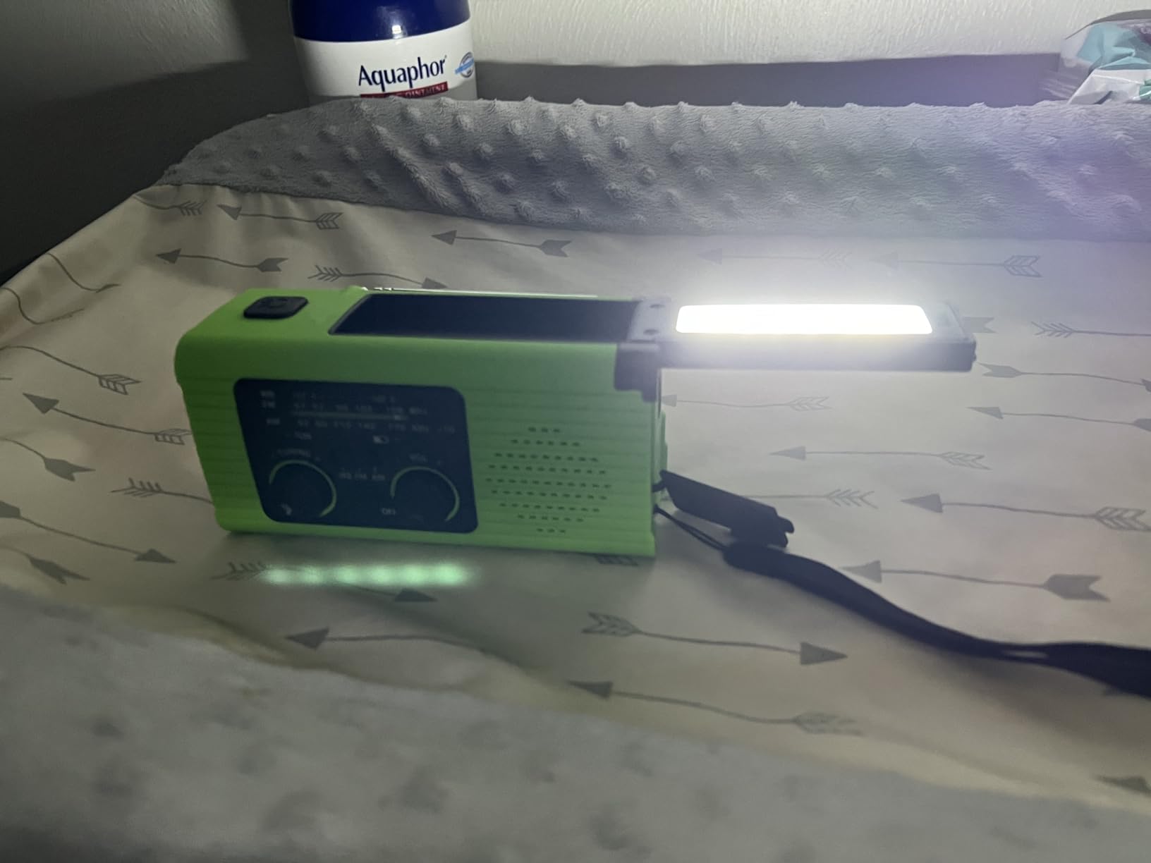 NITIGO Emergency Weather Radio, 4000mAh NOAA Weather Alert Radio Solar Charging, Hand Crank & USB Charged, AM/FM with LED Flashlight, Reading Lamp, SOS Alarm, Headphone Jack for Outdoor Indoor customer photo 2