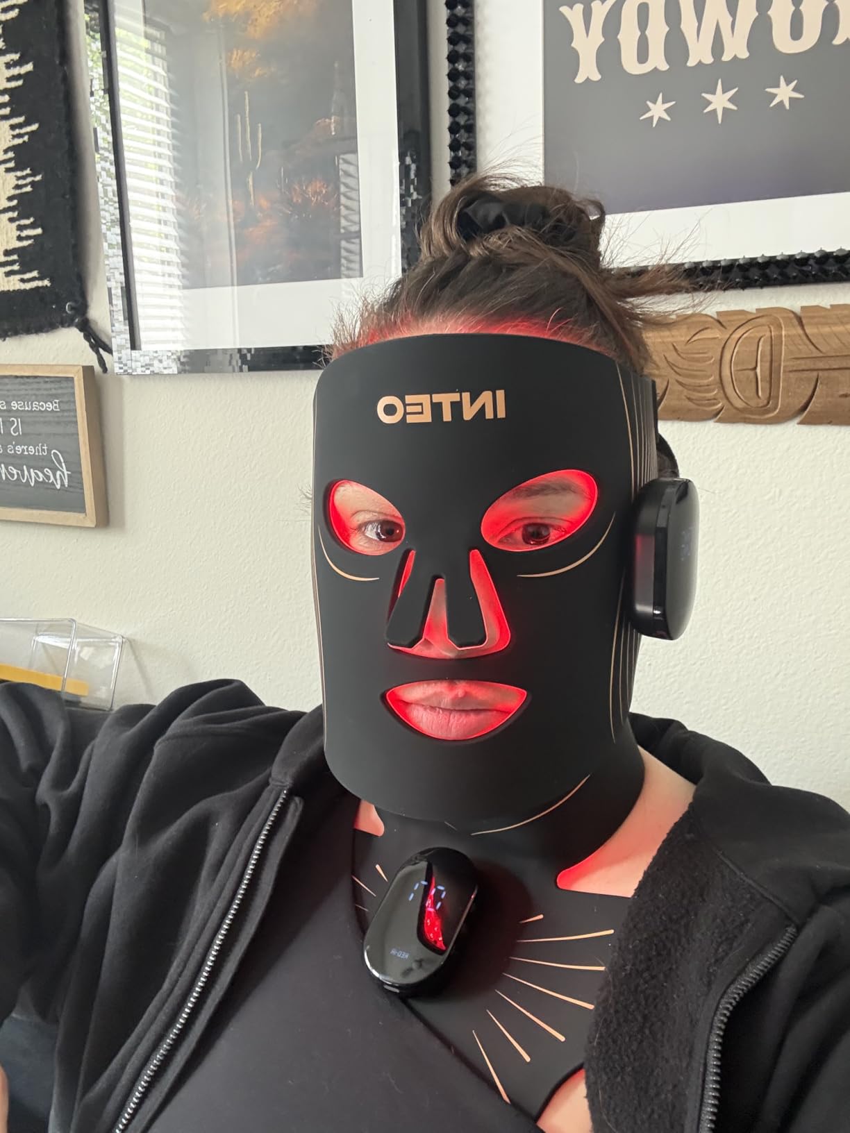 LED Light Mask for Face and Neck, 4 Light Modes Cordless Facial and Neck Skincare Mask, Red LED Beauty Device, Rechargeable Home Skincare Tool with 680 LEDs customer photo 1