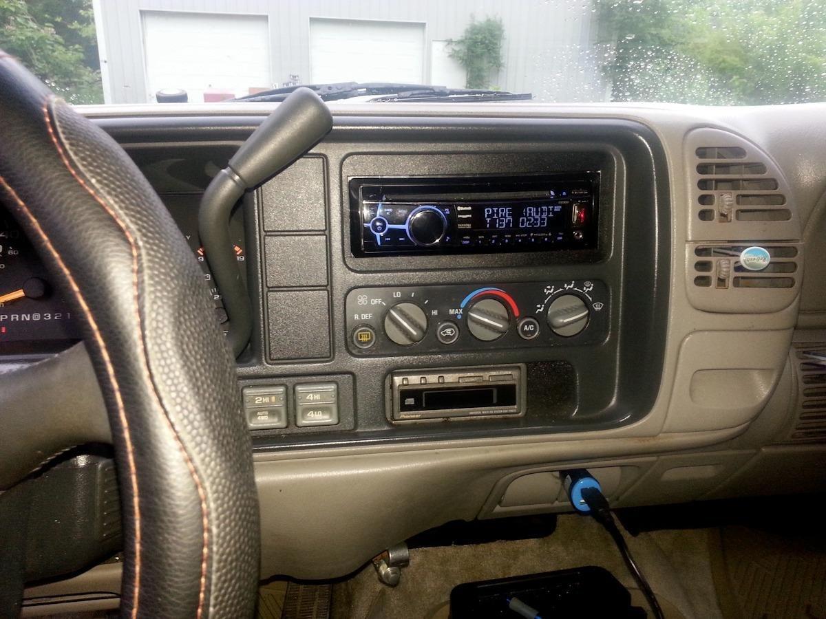 Scosche GM1483B Single DIN Dash Kit for Select 1995-05 Cadillac, Chevrolet and GMC Full Size Trucks customer photo 2