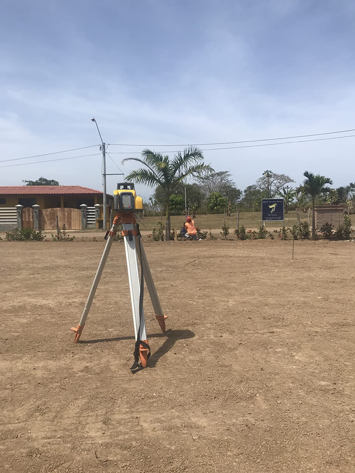 Spectra Precision LL300N-1 Self Leveling Rotary Laser Kit with Tripod, GR151 Professional - System Case - Grade Rod (Tenths) HL450 Receiver and Alkaline Batteries - Rugged IP66 Job-Site Performance customer photo 1