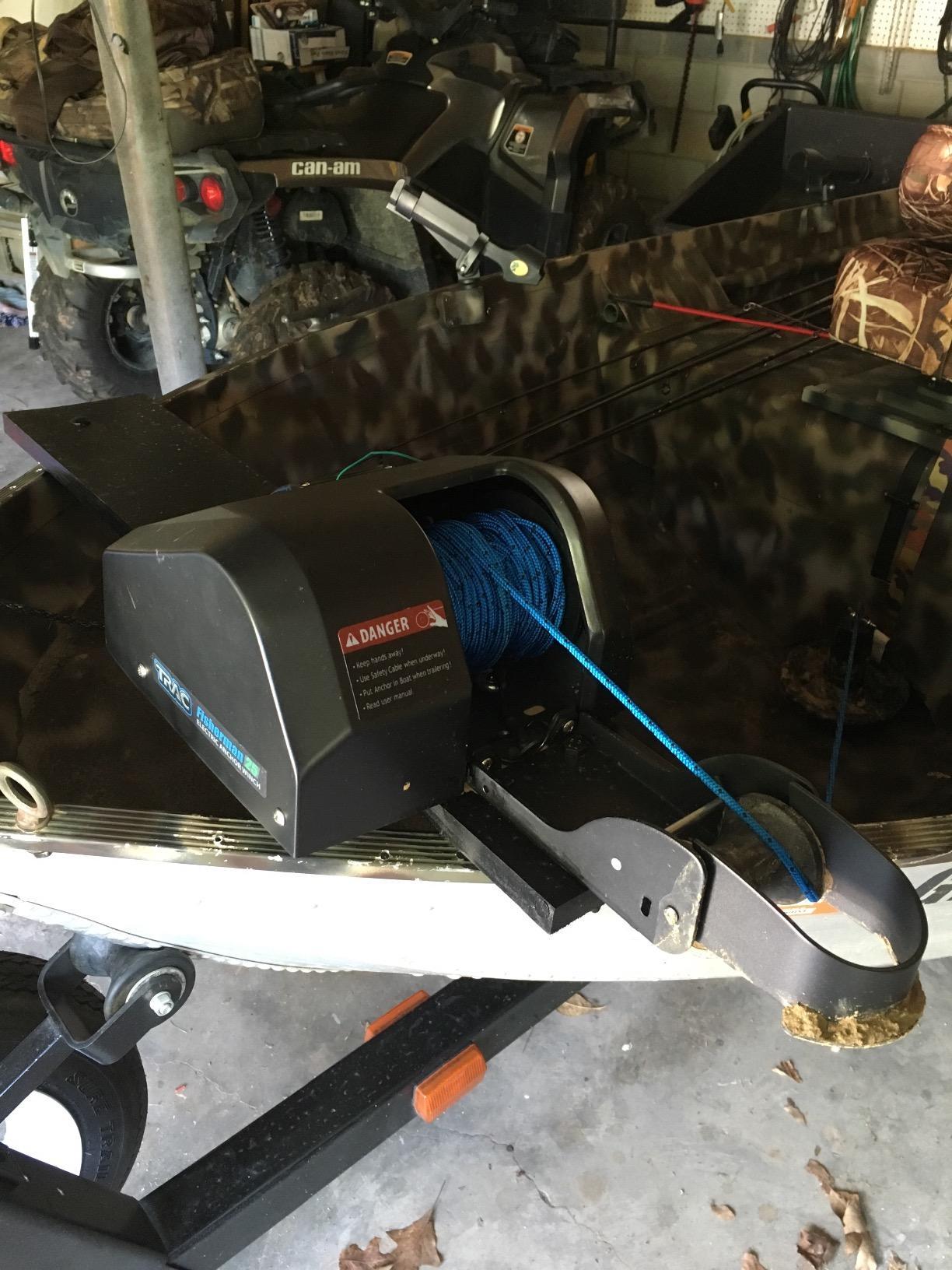 Camco TRAC-Outdoor Products Fisherman 25-G3 Electric Anchor Winch - Anchors Up to 25 lb. - Includes 100-feet of Pre-Wound Anchor Rope (69002) customer photo 1