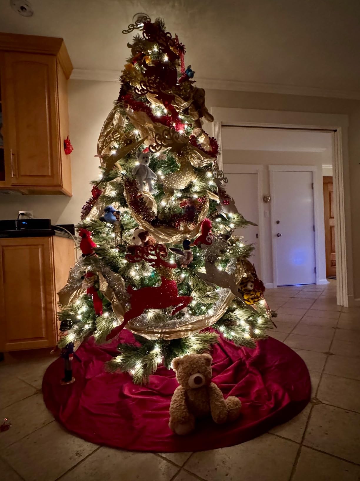 National Tree Company 6.5ft Pre-Lit Carolina Pine Artificial Christmas Tree, 650 Clear Lights, 911 Tips, Pinecones, Includes Stand customer photo 1