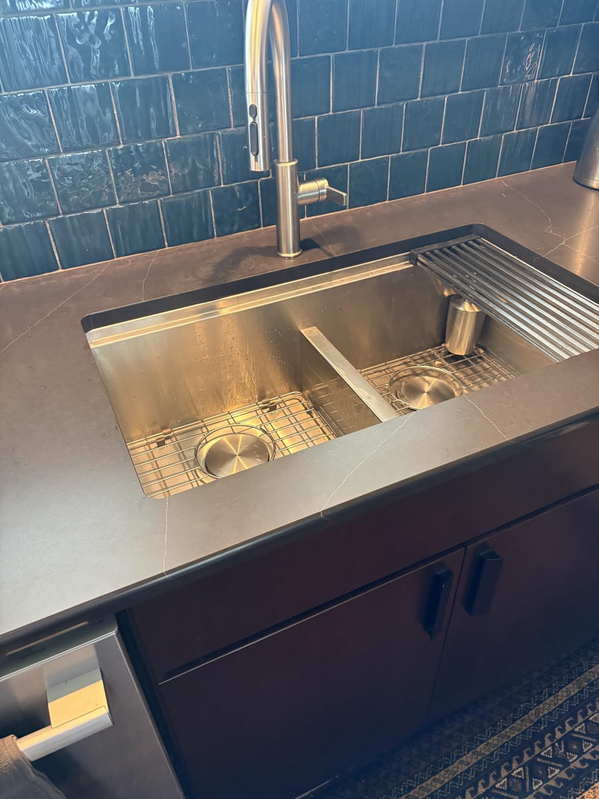 Ruvati 33-inch Workstation Ledge 50/50 Double Bowl Undermount Kitchen Sink with Brushed Finish - 16 Gauge Stainless Steel Kitchen Sink - Workstation Kitchen Sink - RVH8350 customer photo 1