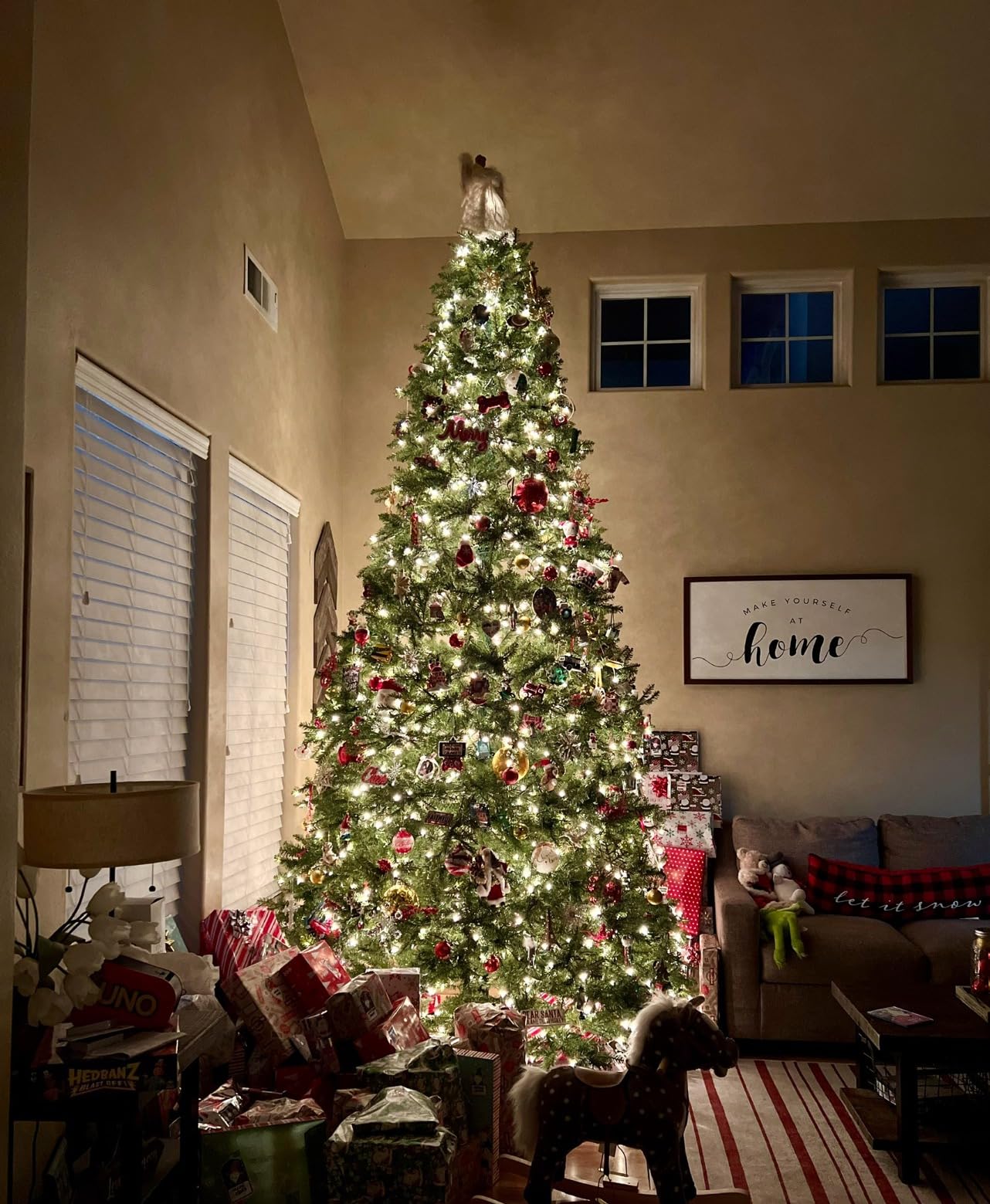National Tree Company 9ft Pre-Lit Dunhill Fir Artificial Christmas Tree | 900 Clear Lights, 4,026 Tips, Includes Stand, Green customer photo 2