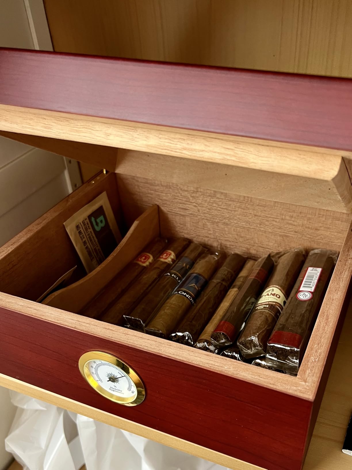 Premium Cigar Humidor for 25-50 Cigars - Elegant Humidor humidor with Hygrometer and Humidifier - Cedar Lined Cigar Box for Optimal Humidity Control (Analog) customer photo 2