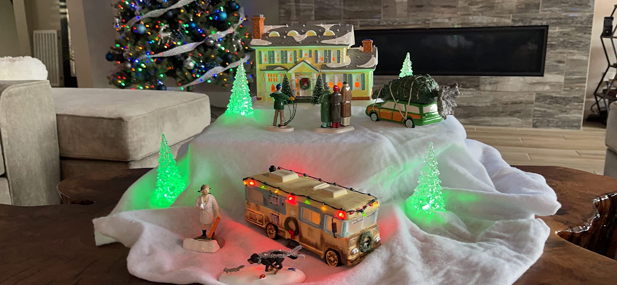 Department 56 Snow Village National Lampoons Christmas Vacation the Griswold Holiday House Lit Building, 7.48 Inch, Multicolor customer photo 2