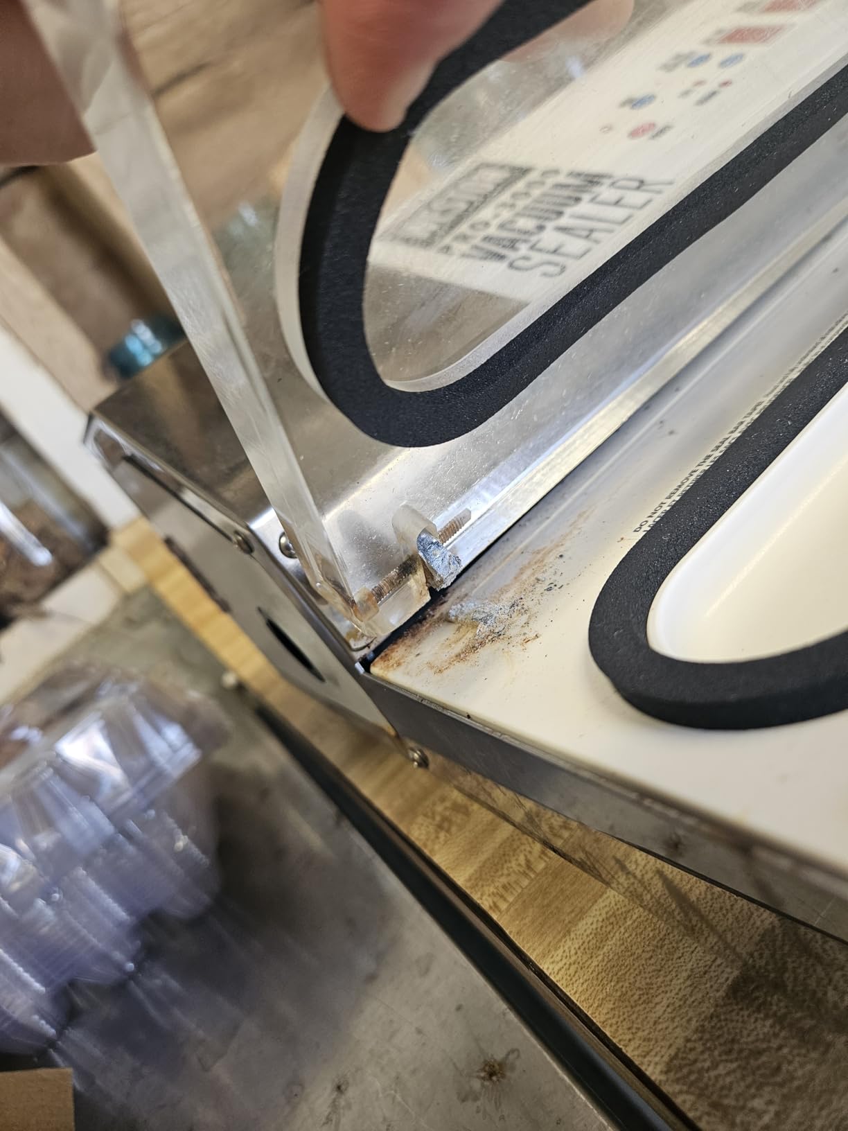 Weston Brands Vacuum Sealer Machine for Food Preservation & Sous Vide, Extra-Wide Bar for Sealing Bags up to 15