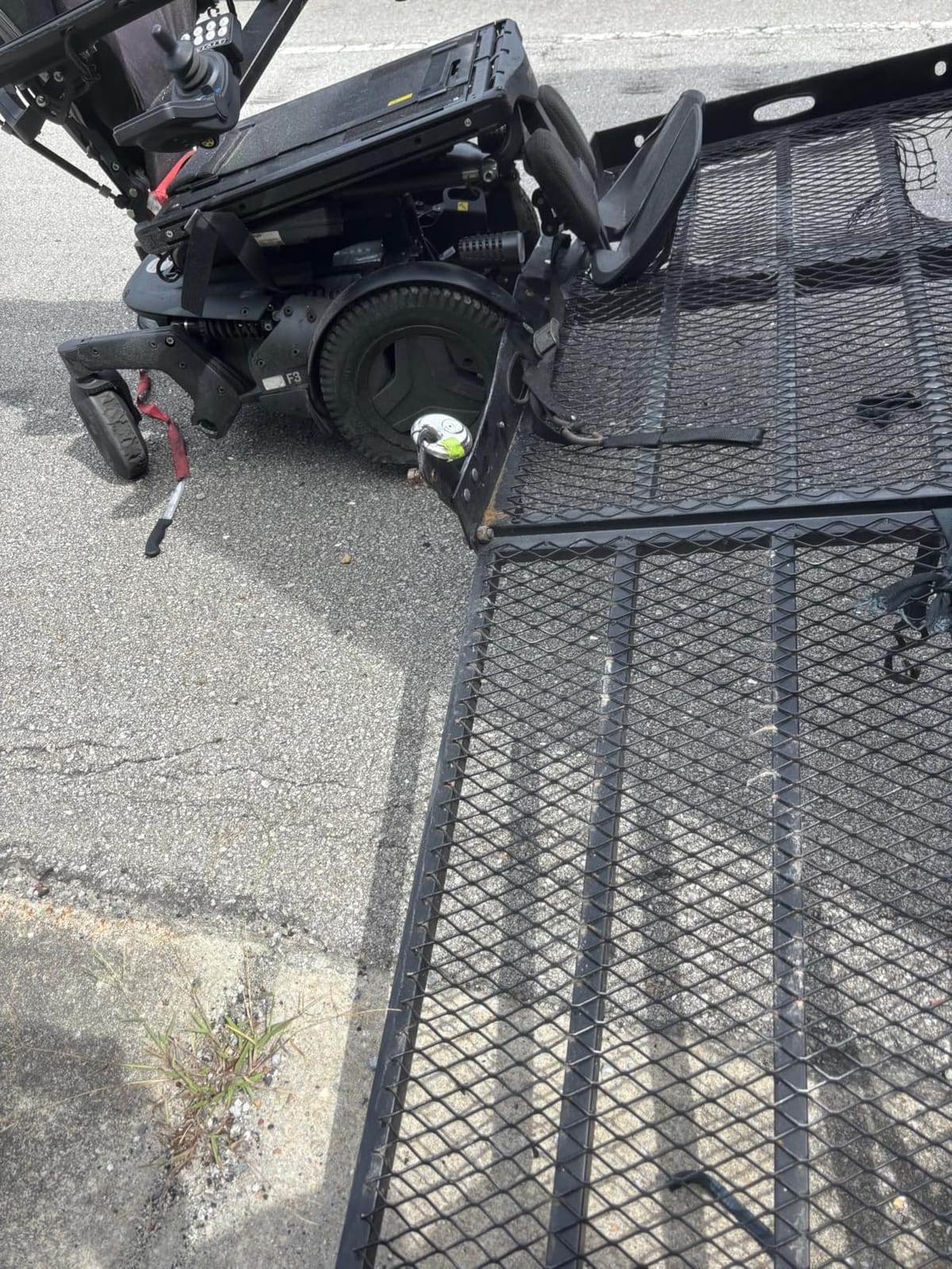 Silver Spring Folding Steel Wheelchair Scooter Carrier, 500 lb, 59 in Ramp customer photo 1