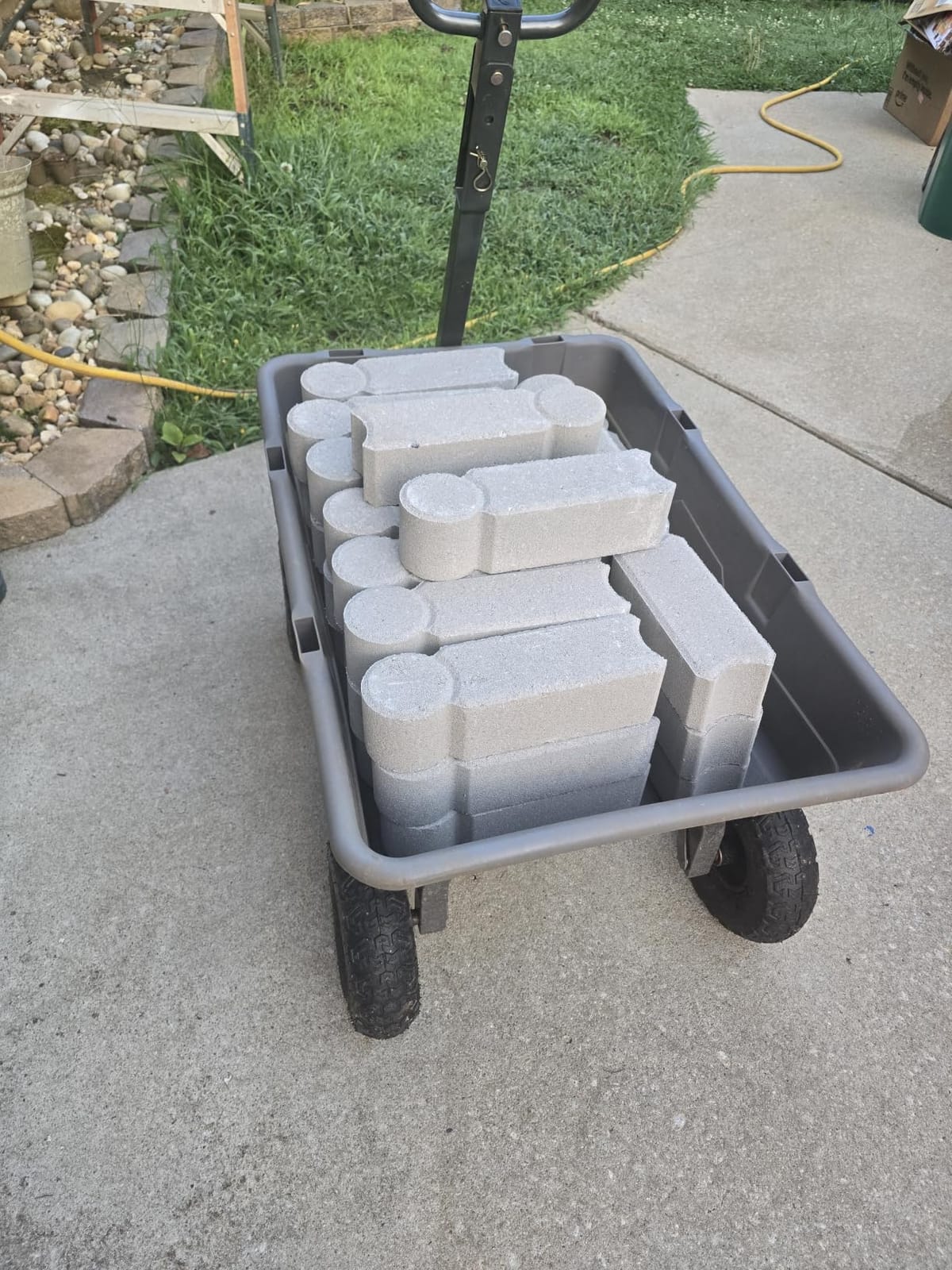 Gorilla Carts Poly Dump Cart, 600 lb. Capacity, 4 Cu ft, Quick Release Dump customer photo 1