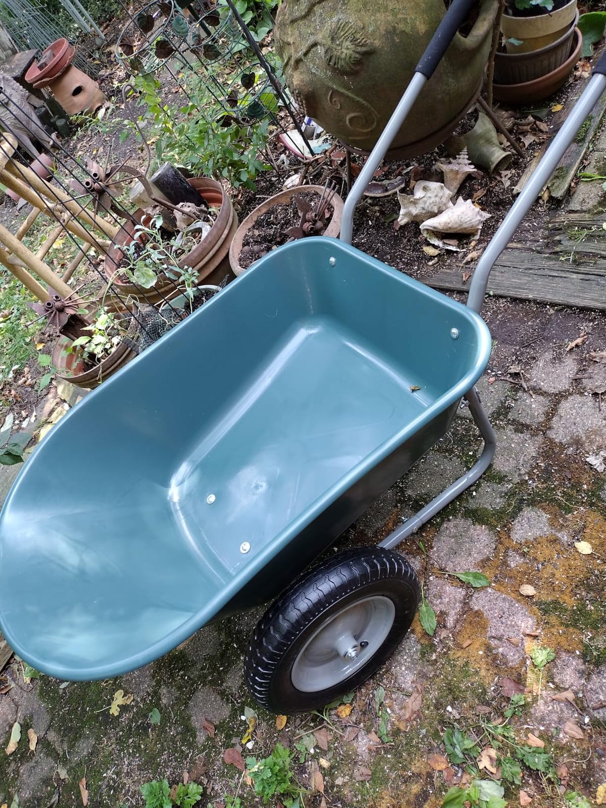 Best Choice Products Dual-Wheel Home Utility Yard Wheelbarrow Garden Cart w/Built-in Stand for Lawn, Gardening, Construction customer photo 2