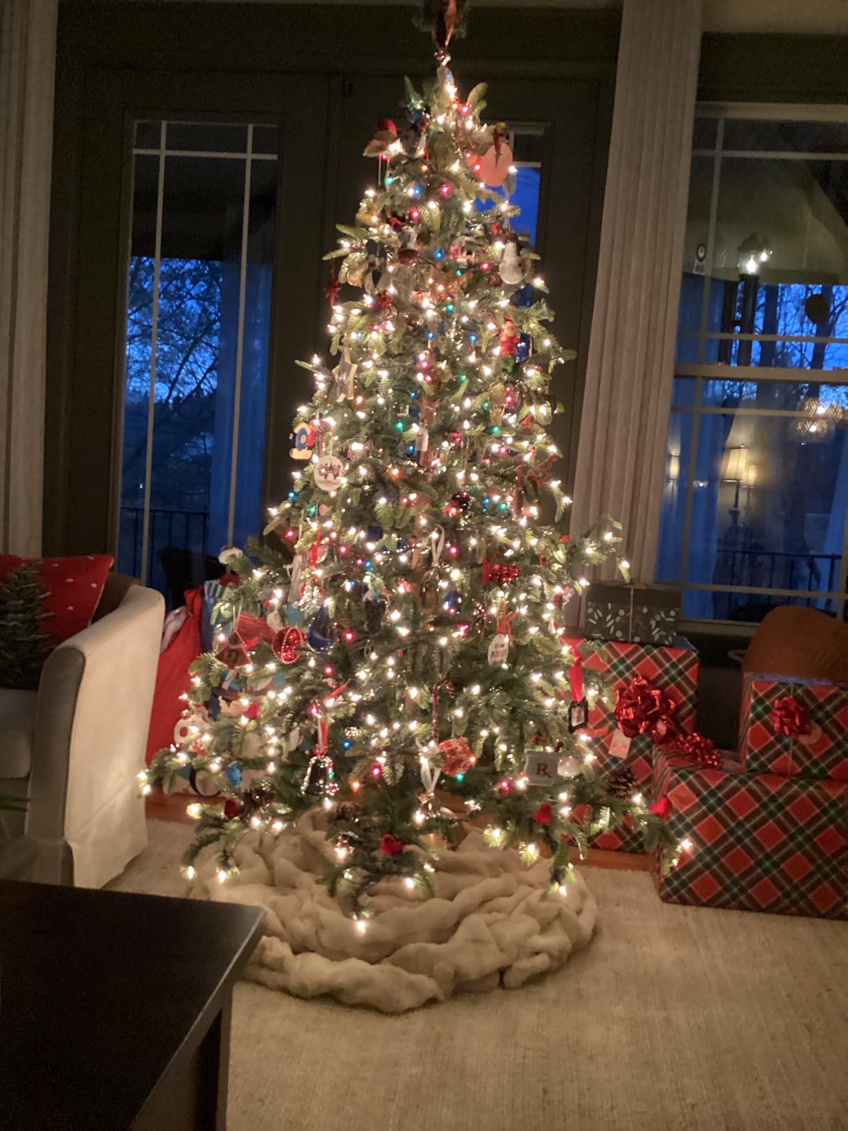 Puleo International 7.5ft Pre-Lit Aspen Fir Artificial Christmas Tree, 700 Clear Lights, 1,319 Realistic Dense Branch Tips, Metal Stand customer photo 2