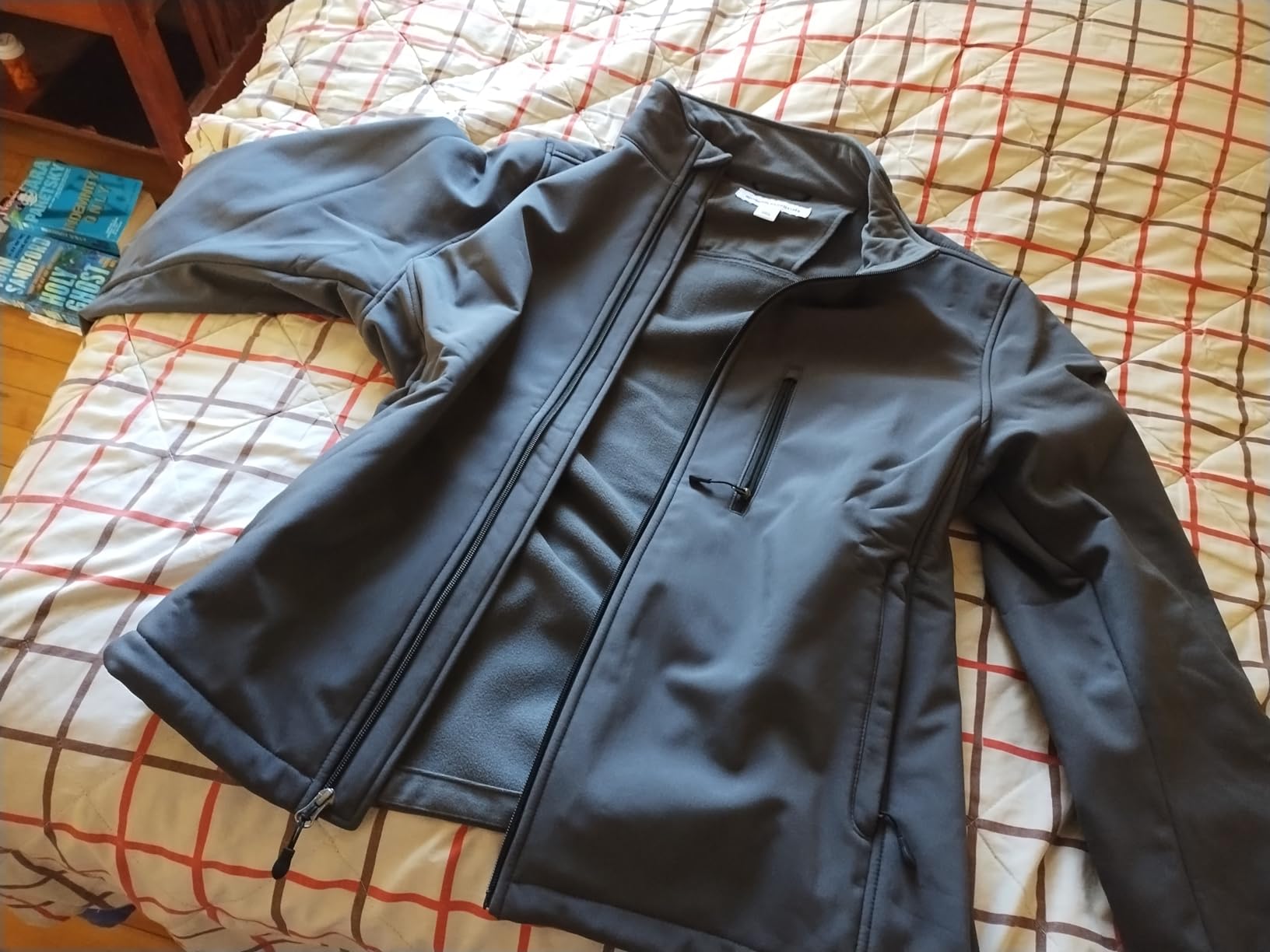 Amazon Essentials Men's Water-Resistant Softshell Jacket customer photo 2