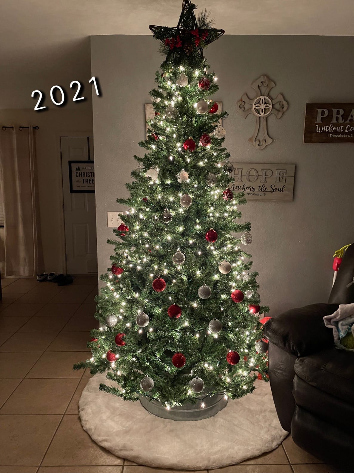 Best Choice Products Artificial Christmas Tree, 9ft Premium Unlit Realistic Spruce Holiday Decor w/Dense Branches, Easy Assembly, Metal Base customer photo 1