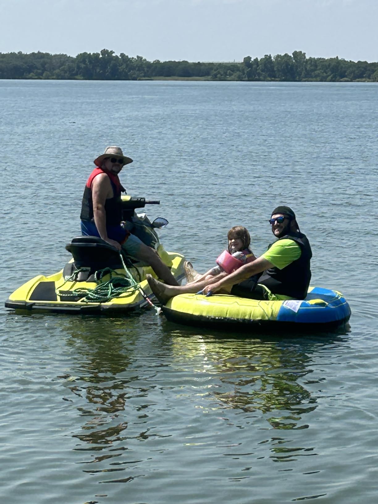 Airhead Comfort Shell Towable Tube for Boating, 1 - 4 Rider Inflatable Boat Tube for Water Tubing, Round Deck for Smooth Control, Neoprene Foam Covered Deck, Kwik-Connect, Speed Safety Valve customer photo 1