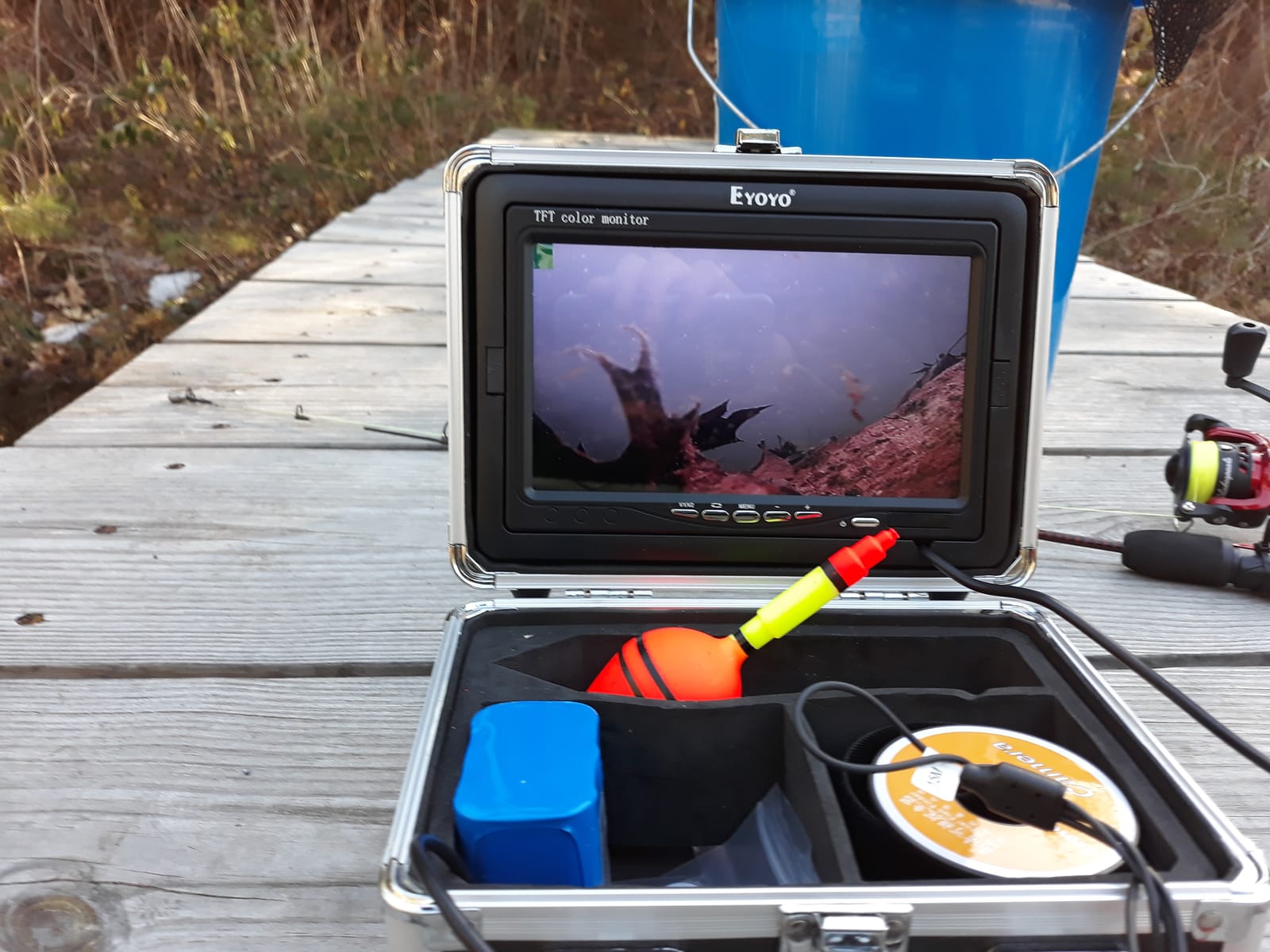 Eyoyo Underwater Fishing Camera 7 inch LCD Monitor Fish Finder 1000TVL | Waterproof Fishing Camera, 12pcs Infrared Lights, 4500mAh 8H Battery, Sun Visor, Portable Case For Lake, Boat, Ice Fishing customer photo 2