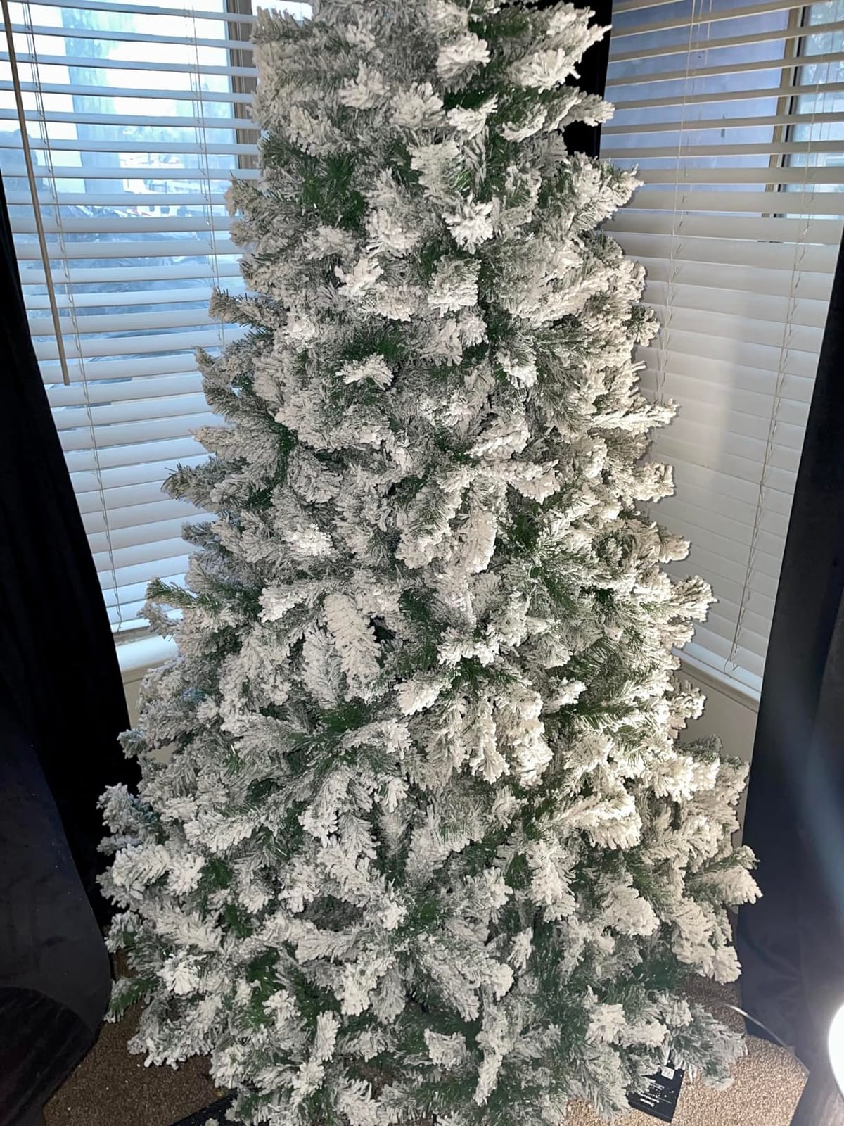 Best Choice Products Artificial Flocked Christmas Tree, 6ft Premium Unlit Pine Holiday Décor w/Full Branches, Metal Stand - Green customer photo 1