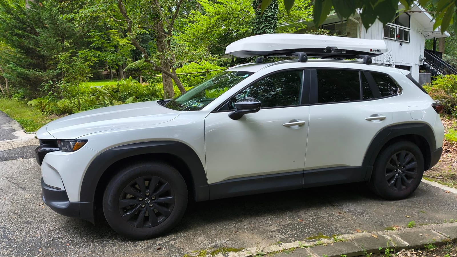 INNO WEDGE660 White 11 cu ft, Roof Rack, Roof Box, Cargo Box, hard shell, Low profile, Cargo Box, Dual-Side Opening with Locks, Made in Japan, Compatible with Aero & Square Bars, Tool Free install customer photo 1
