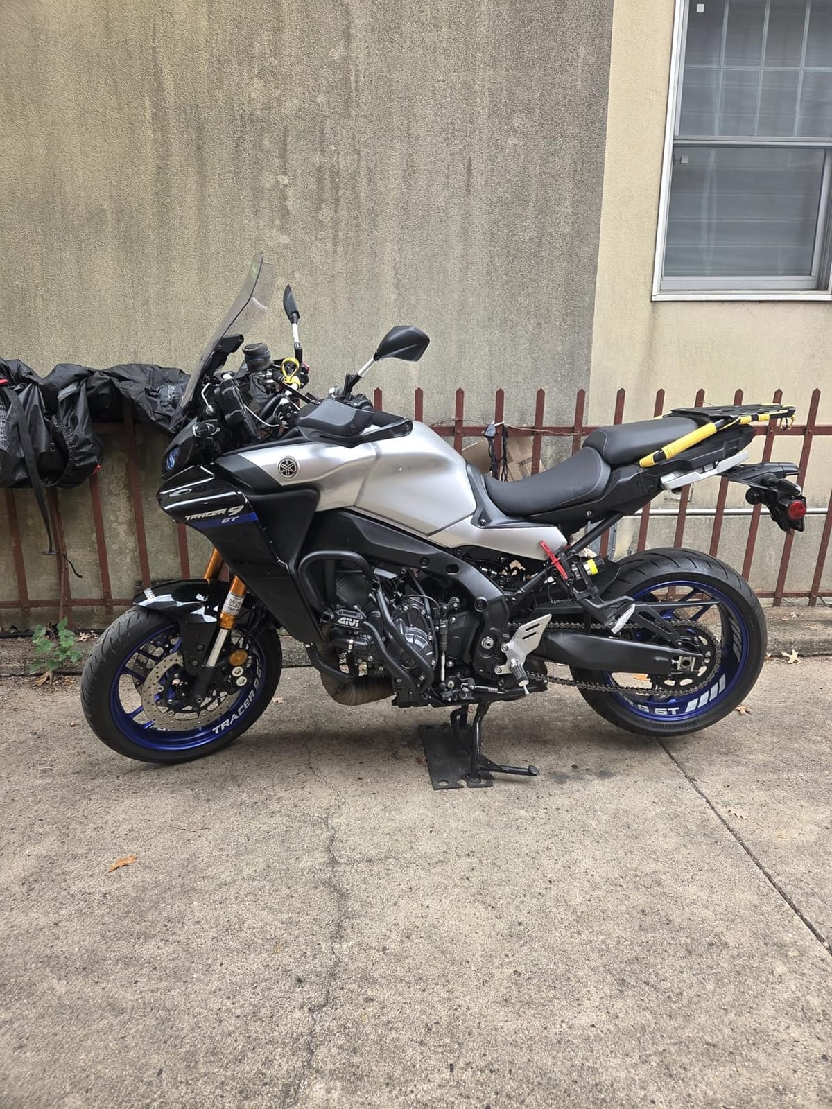 Nelson Rigg USA Defender Extreme Motorcycle Cover; Waterproof; Outdoor All Weather; Fade Resistant; Ventilated; Reflective; Lock Grommets; Storage Bag (Large) customer photo 1