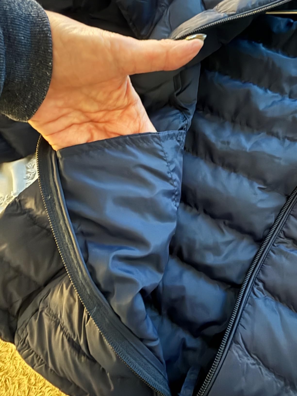 Amazon Essentials Women's Lightweight Long-Sleeve Water-Resistant Packable Puffer Jacket (Available in Plus Size) customer photo 1