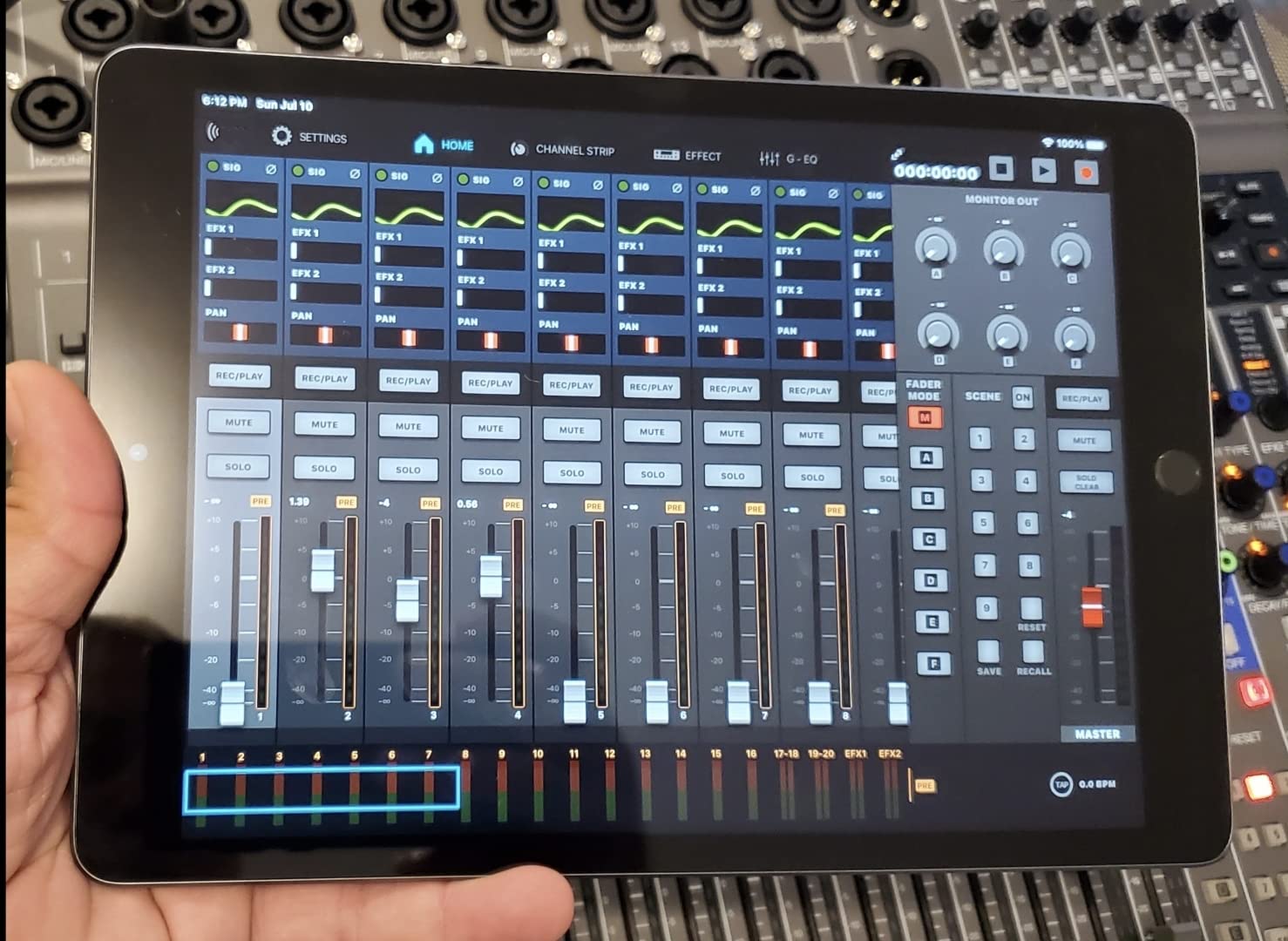 Zoom LiveTrak L-20 Mixer/Recorder for Musicians & Podcasters, 20-channel digital mixer with 22-track recording and USB audio interface customer photo 1