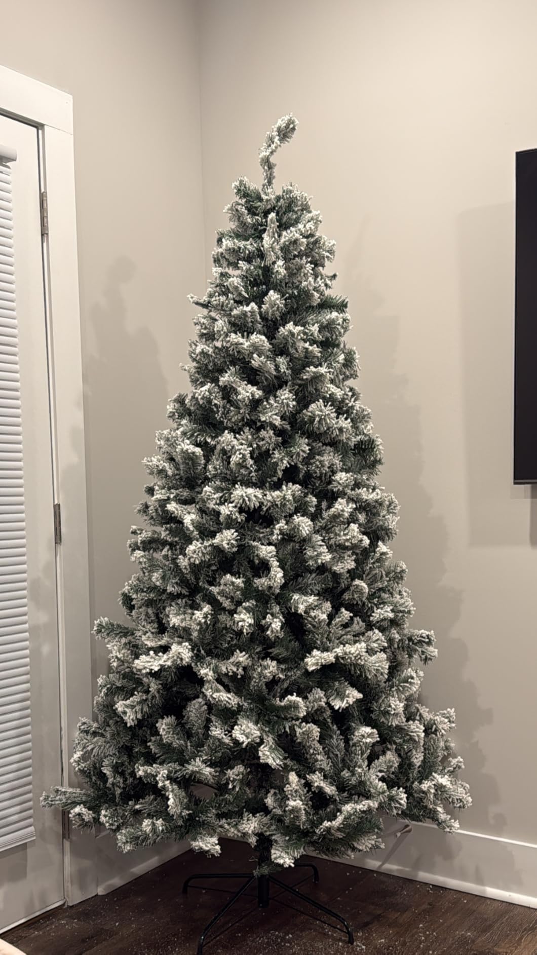 Best Choice Products Artificial Flocked Christmas Tree, 9ft Premium Unlit Pine Holiday Decor w/Full Branches, Metal Stand - Green customer photo 1