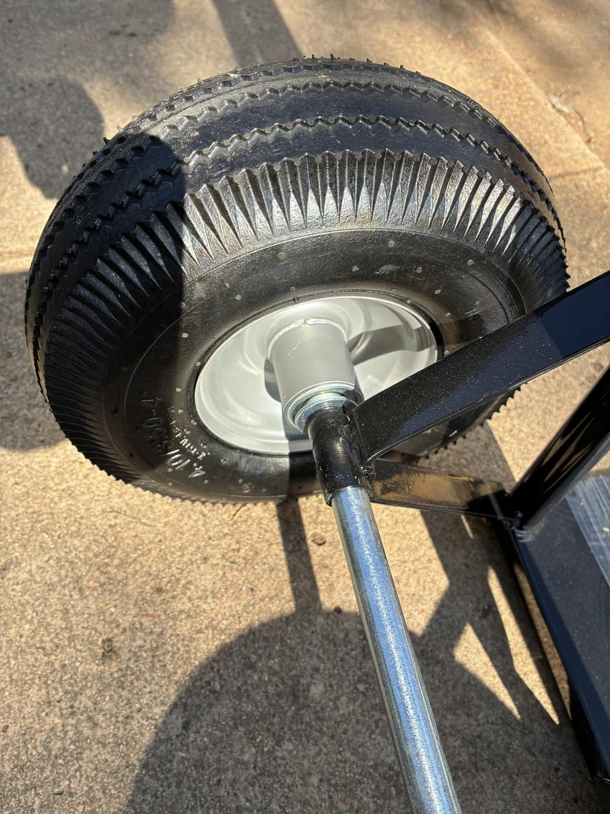 Ironton Steel Hand Truck, 600-Lb. Capacity, 10in. Pneumatic Tires customer photo 2