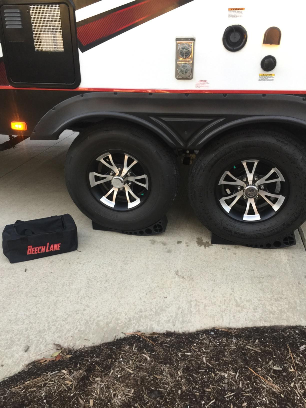 Beech Lane Camper Leveler 2 Pack with Carrying Bag - Precise Camper Leveling, Includes Two Curved Levelers, Two Chocks, Two Rubber Grip Mats, and A Carrying Bag, Patented customer photo 2