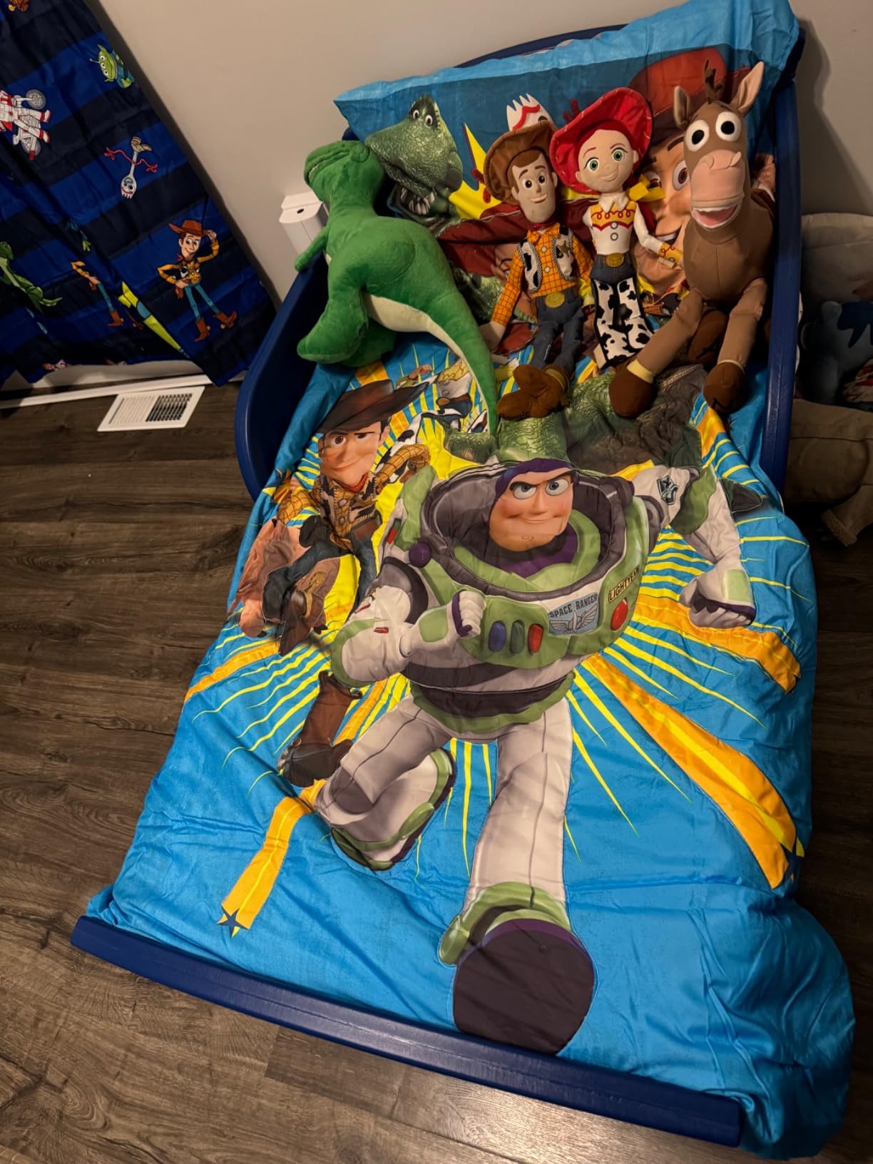 Delta Children Plastic Toddler Bed, Disney/Pixar Toy Story 4 customer photo 2