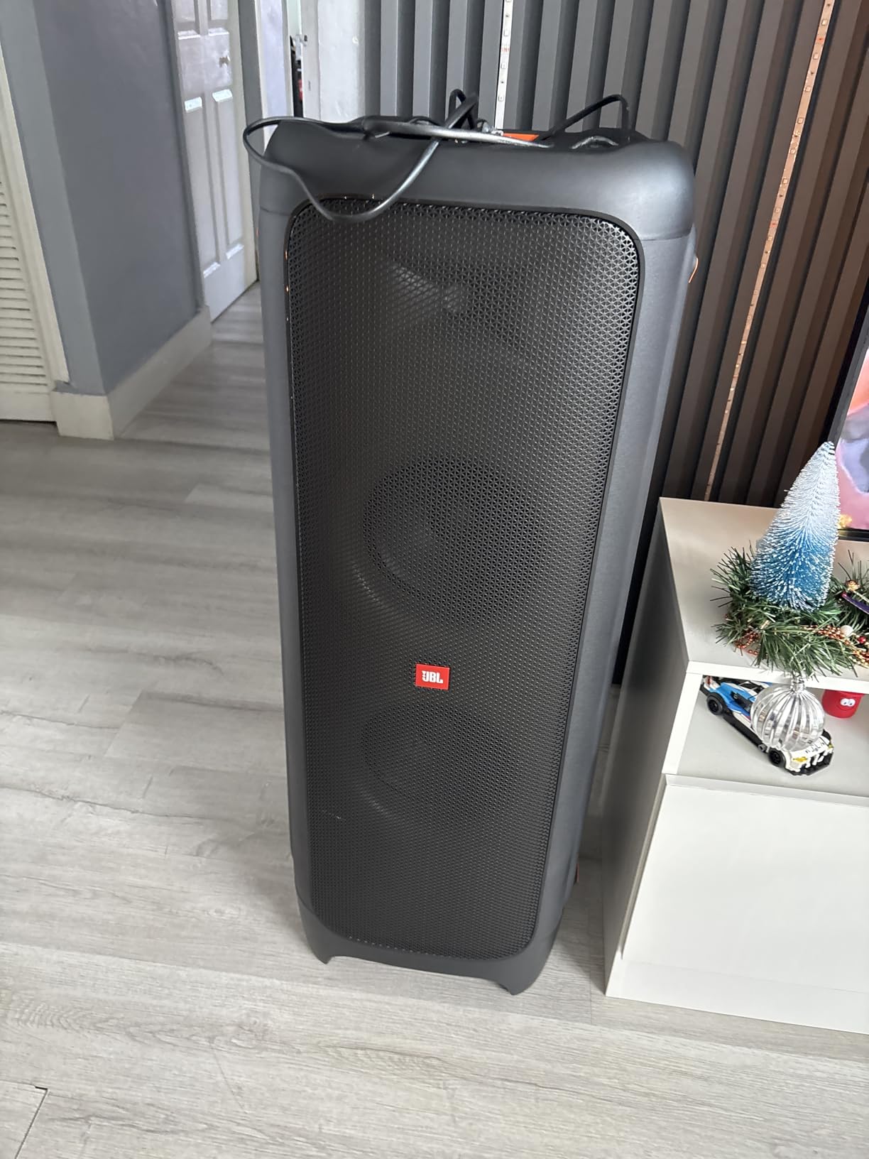 JBL PartyBox 1000 - High Power Wireless Bluetooth Party Speaker, Black customer photo 2