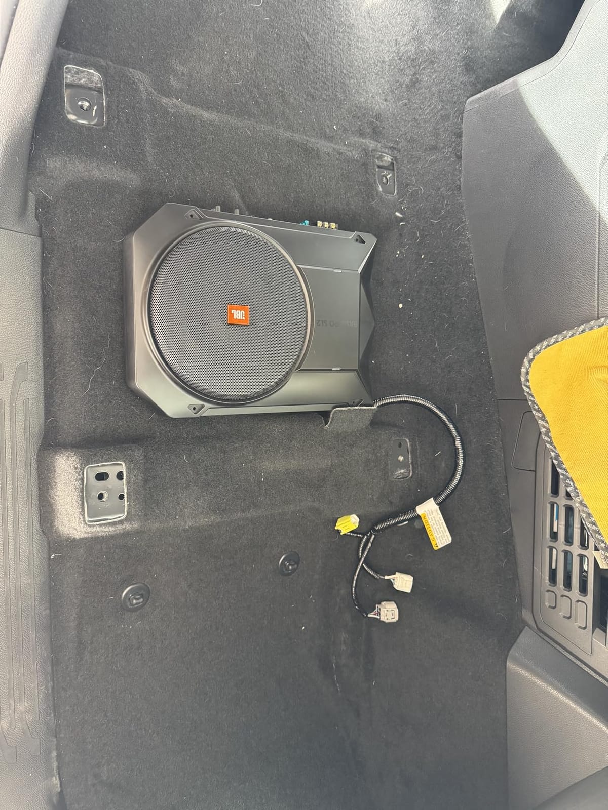 JBL Bass Pro SL2 8'' Underseat Subwoofer Boombox customer photo 2