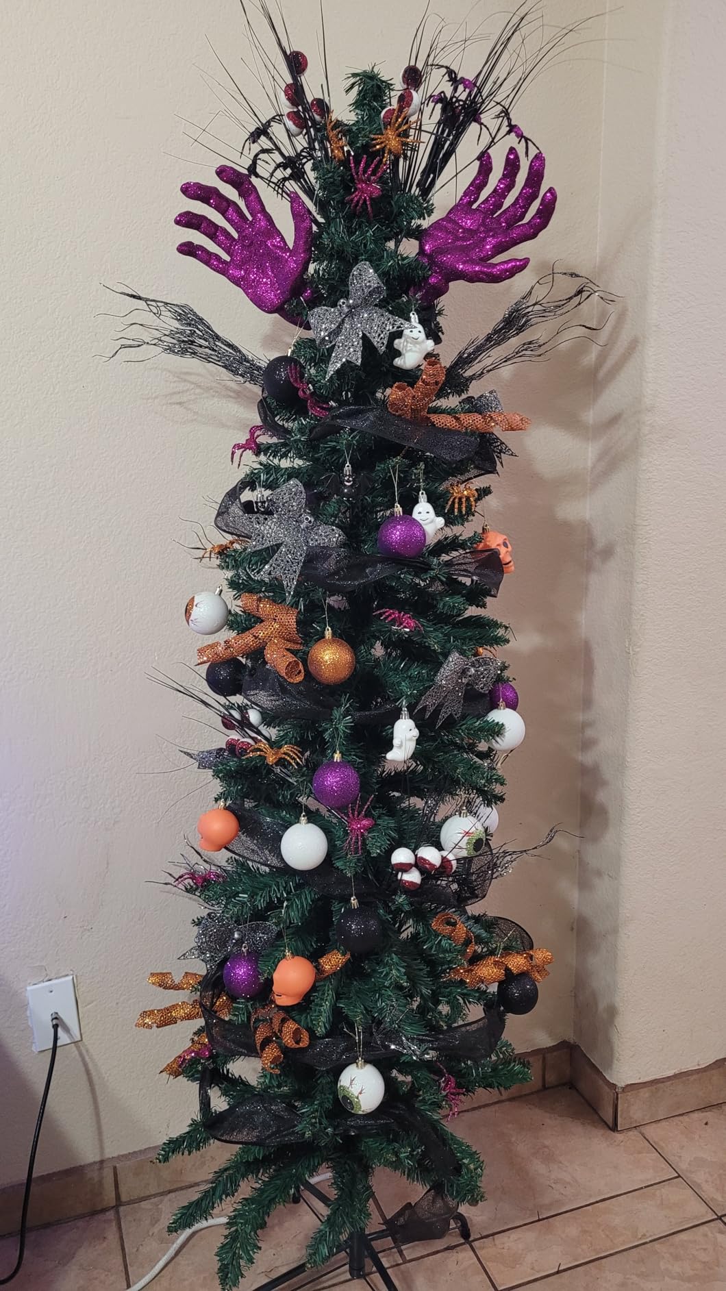 Giantex Green Artificial Pencil Christmas Tree, Premium Hinged Pine Tree with Solid Metal Legs, Perfect for Home, Shops and Holiday Decoration (5FT) customer photo 1