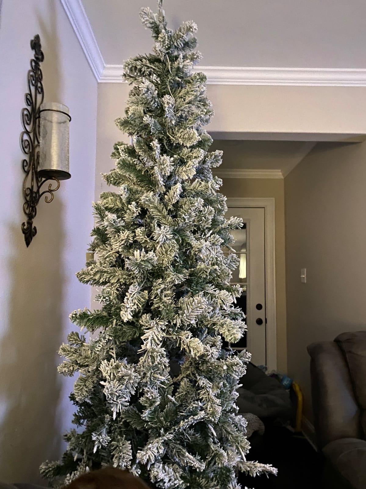 Best Choice Products 4.5ft Flocked Pencil Christmas Tree w/Twinkling LEDs, Pre-Lit Slim Artificial Holiday Decoration, Lighted Skinny w/Base, 150 Lights, 268 Tips, Warm White Lights customer photo 1