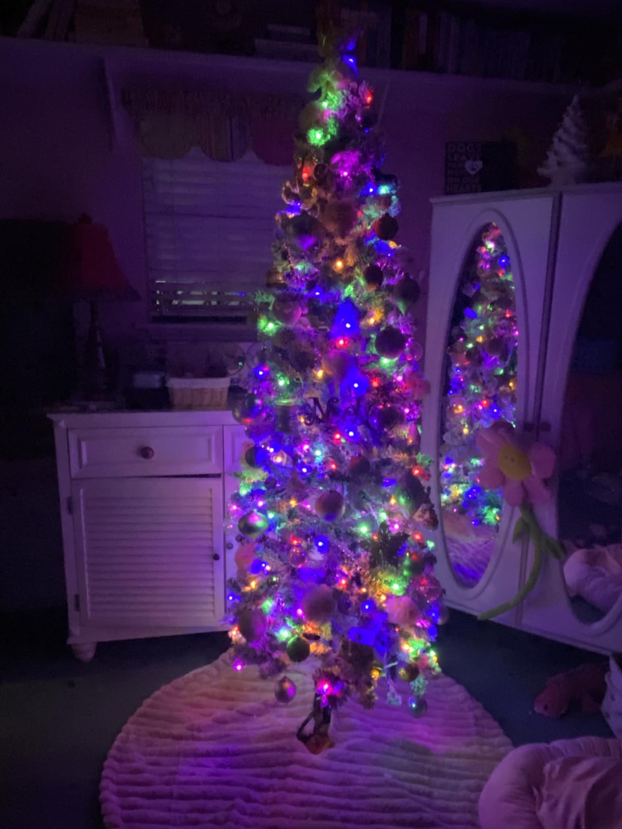 Best Choice Products 4.5ft Flocked Pencil Christmas Tree w/Twinkling LEDs, Pre-Lit Slim Artificial Holiday Decoration, Lighted Skinny w/Base, 150 Lights, 268 Tips, Warm White Lights customer photo 2