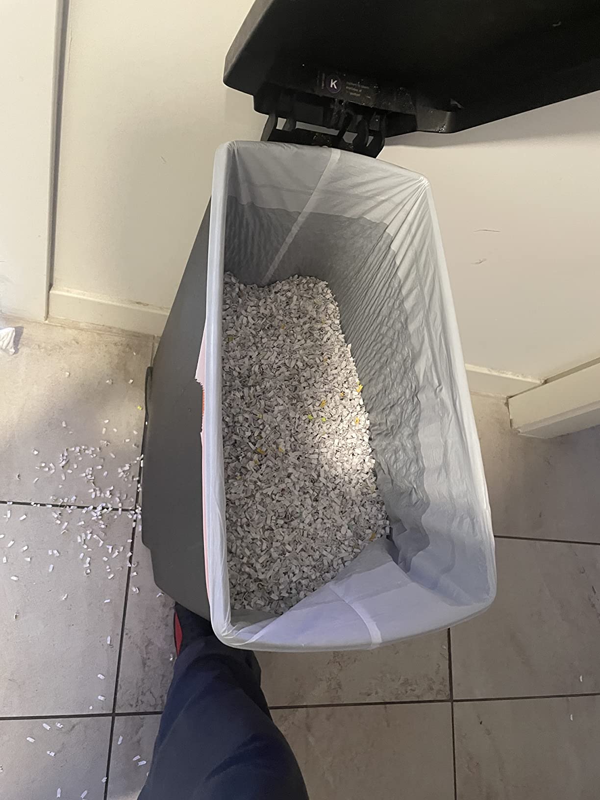 Dahle ShredMATIC SM 300 Auto Feed Paper Shredder, 300-Sheet Capacity, Cross-Cut, P-4 Security, Jam-Free & Oil-Free, Shreds CDs/Credit Cards/Staples, German Engineered customer photo 1