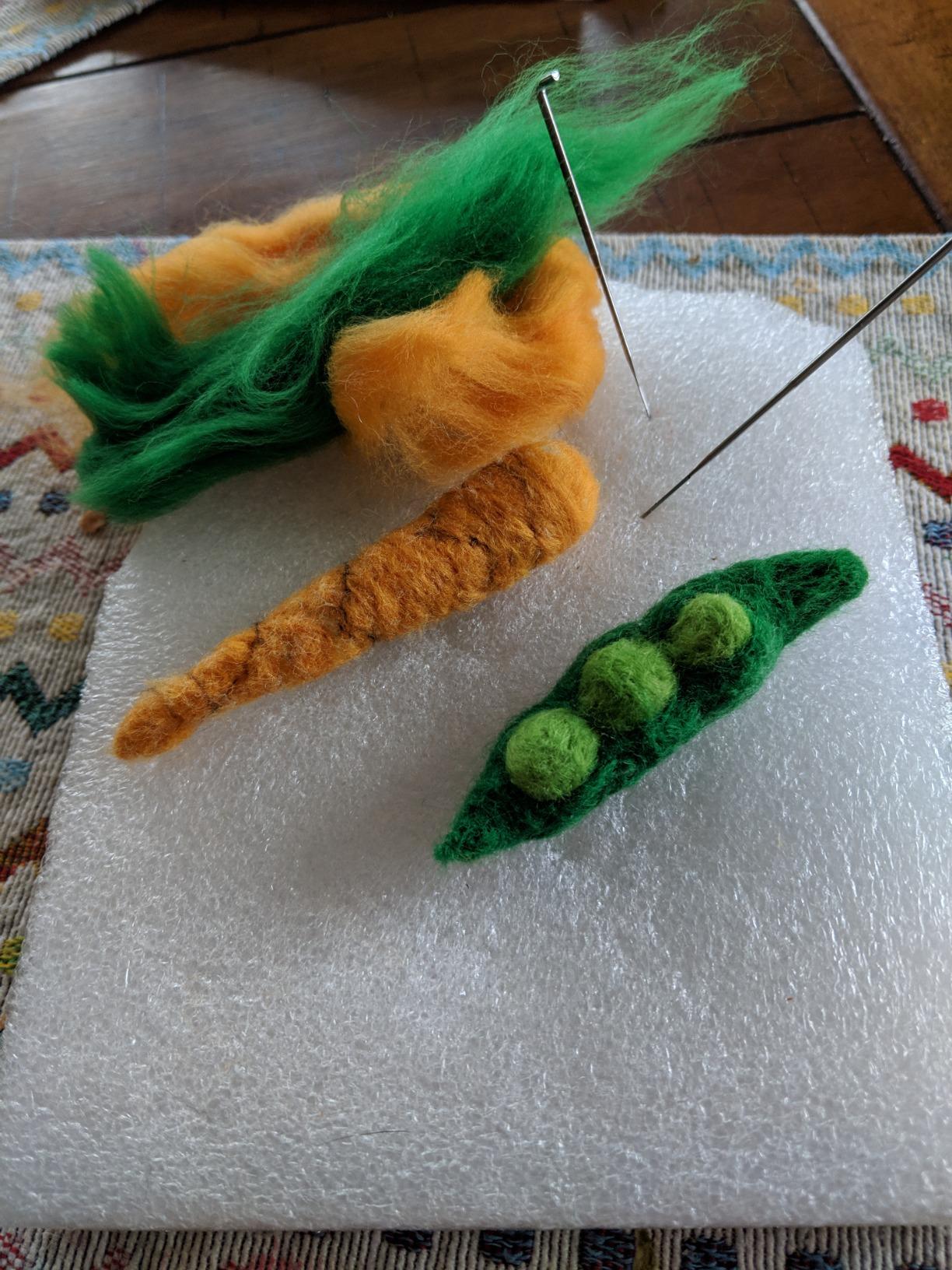 West Bay Needle Felting Kit 109 Pieces Set, Wool Roving 36 Colors with Complete Felt Tools and Storage Box customer photo 1