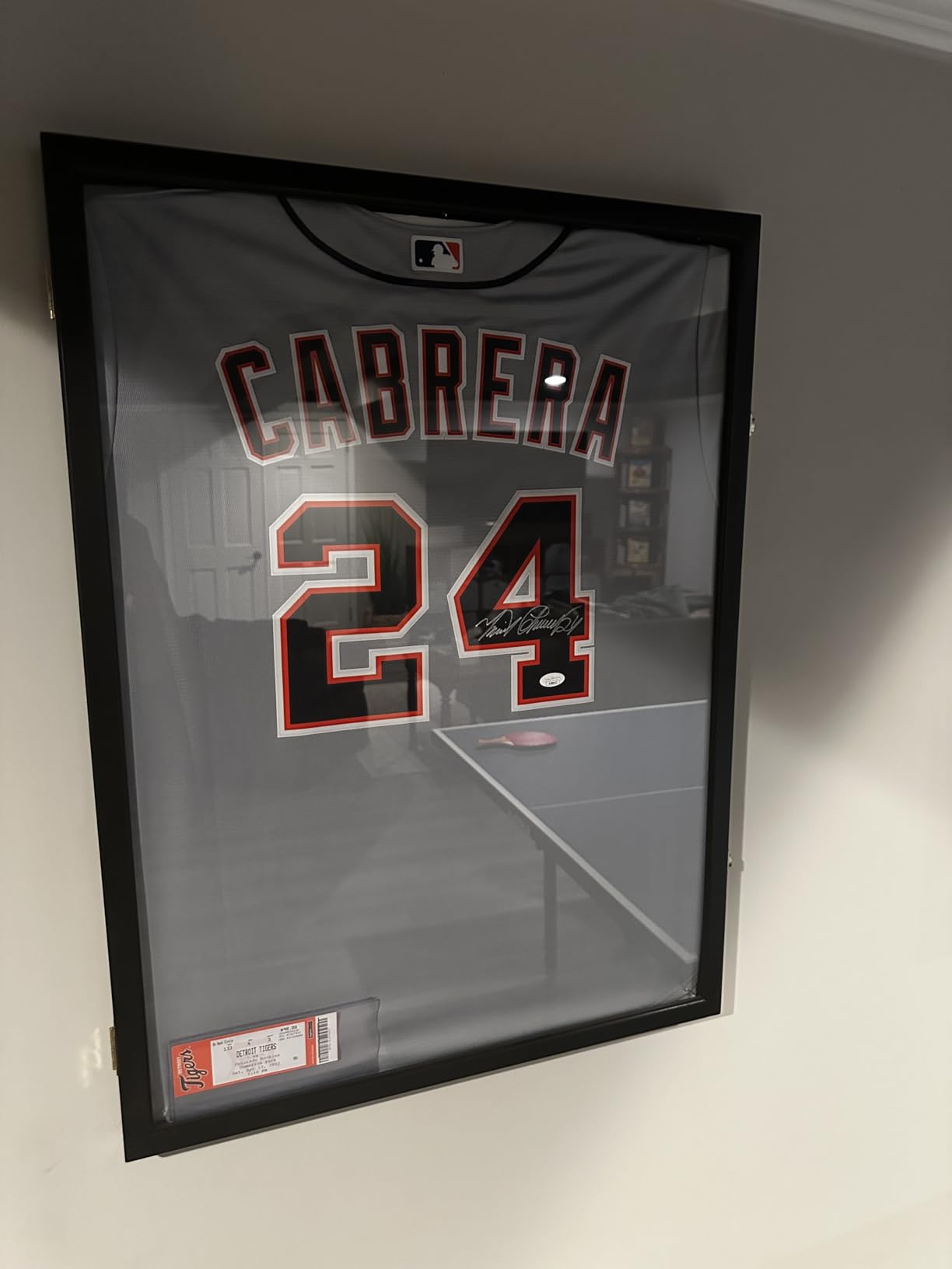 Jersey Frame Display Case, Large Lockable Shadow Box Sports Jersey Frame with UV Protection Acrylic and 2 Hanger for Baseball Basketball Football Soccer Hockey Shirt,Uniform, Graduates Black customer photo 1