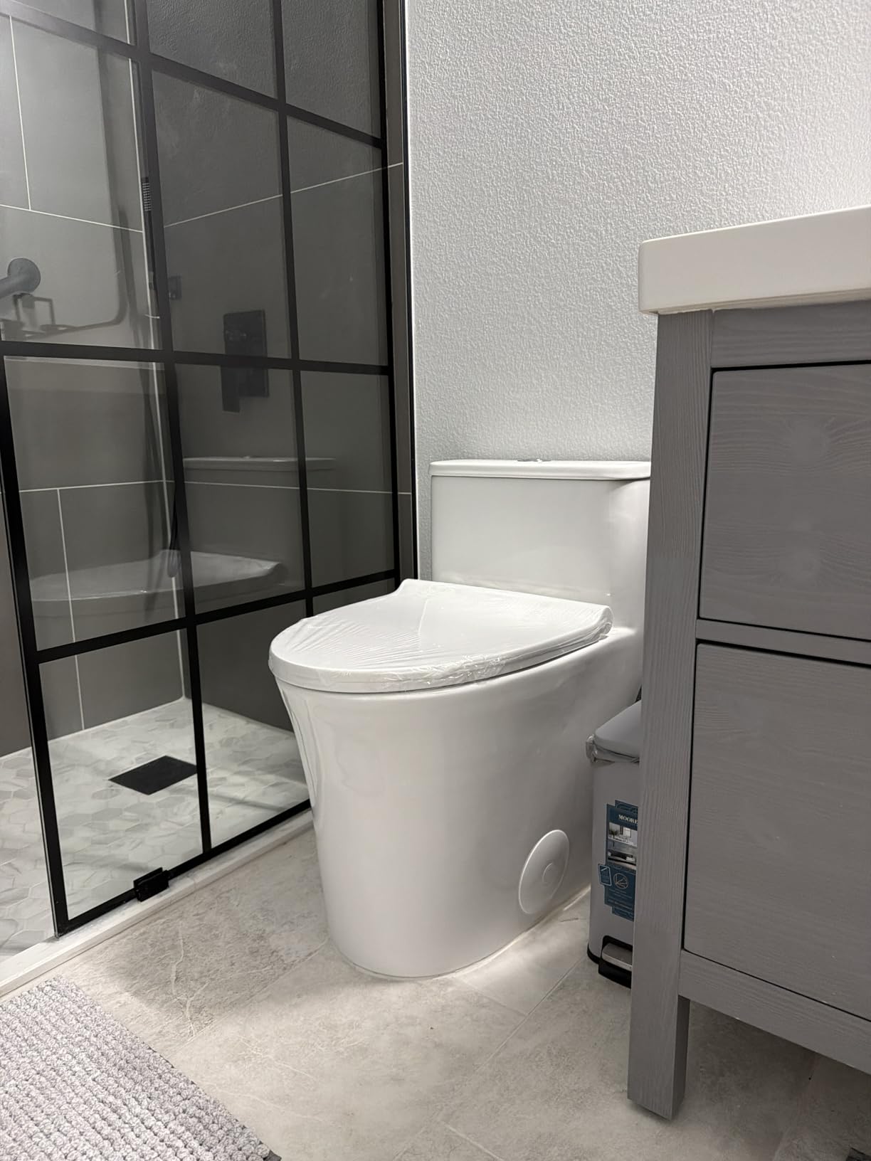 DeerValley Compact One-Piece Toilet 1.28 GPF Single Flush Fully Skirted Bowl with Soft-Close Seat White Space-Saving Elongated Toilets for Small Bathrooms customer photo 2