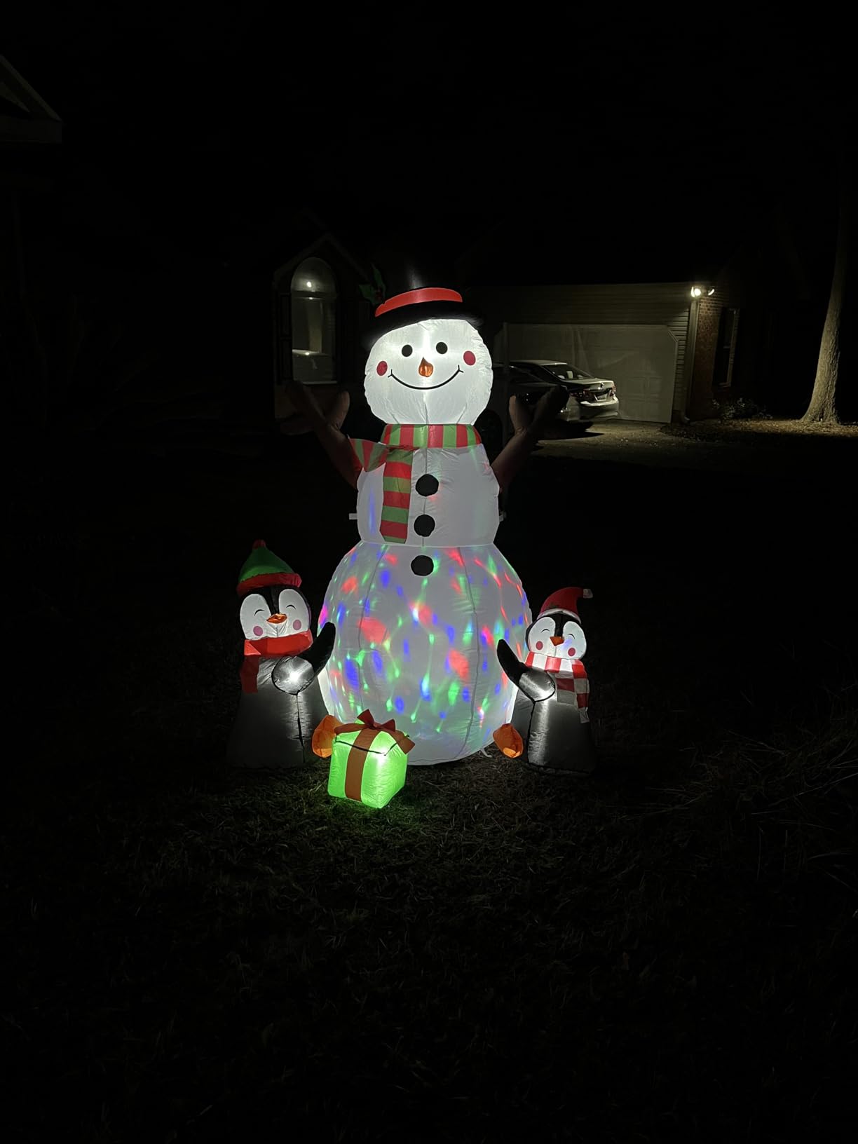 OurWarm 6ft Christmas Inflatables Outdoor Decorations, Blow Up Snowman Penguins Inflatable with Rotating LED Lights for Christmas Indoor Outdoor Yard Garden Decorations customer photo 1