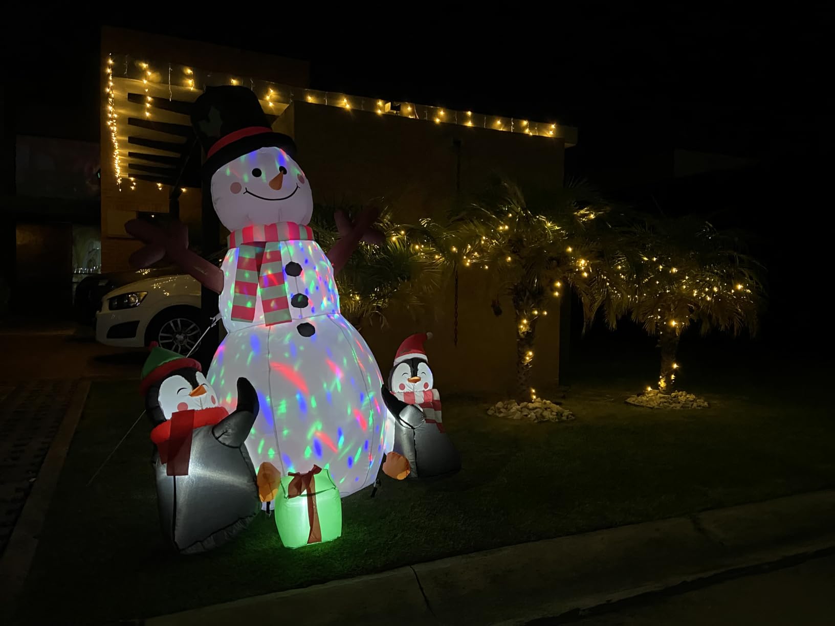 OurWarm 6ft Christmas Inflatables Outdoor Decorations, Blow Up Snowman Penguins Inflatable with Rotating LED Lights for Christmas Indoor Outdoor Yard Garden Decorations customer photo 2