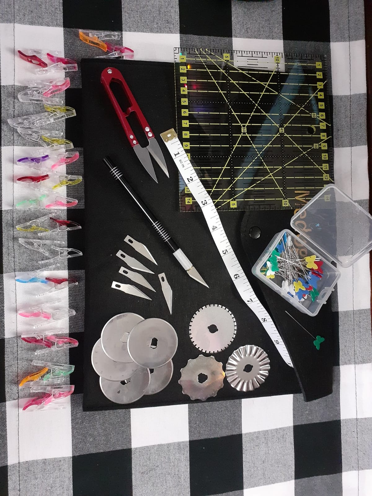104Pcs Rotary Cutters, Rotary Cutter Set with Cutting Mat, Patchwork Ruler, Carving Knife, Rotary Cutter Kit for Sewing and Quilting customer photo 1