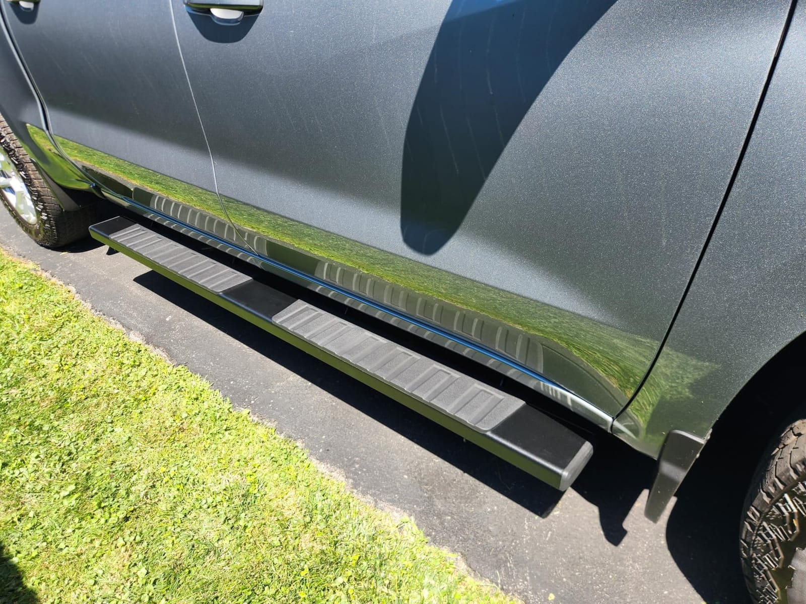 COMNOVA 6 Inches Running Boards& Steps Step Bars Compatible with 2019-2026 Chevy Silverado 1500, 2020-2026 Silverado/Sierra 2500HD 3500HD Crew Cab, A Pair Running Boards for Silverado Crew cab. customer photo 2
