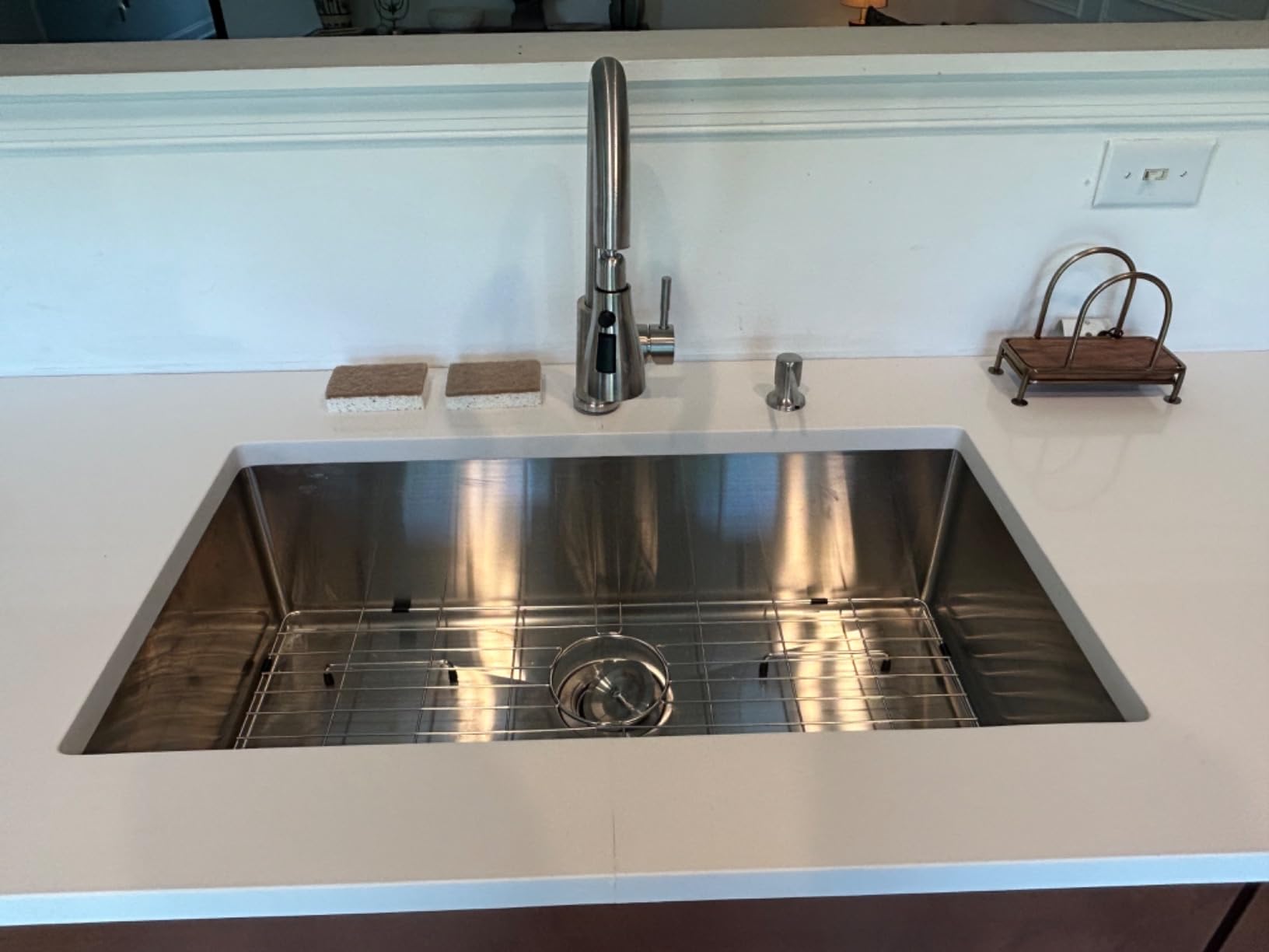 Kitchen Sinks 32x18 Inch Undermount Kitchen Sink Stainless Steel Sink 16 Gauge Single Bowl Set (5 Item Bundle: Sink, Bottom Grid, Drain Assembly, Drain Cap, Towel) customer photo 2