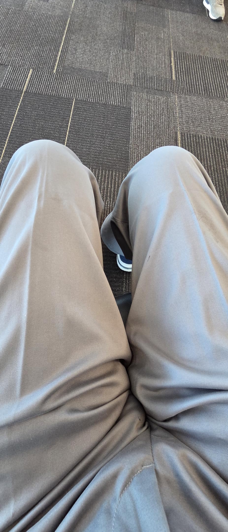 Amazon Essentials Men's Classic-Fit Moisture-Wicking Stretch Golf Pants with Active Waistband (Available in Big & Tall) customer photo 1
