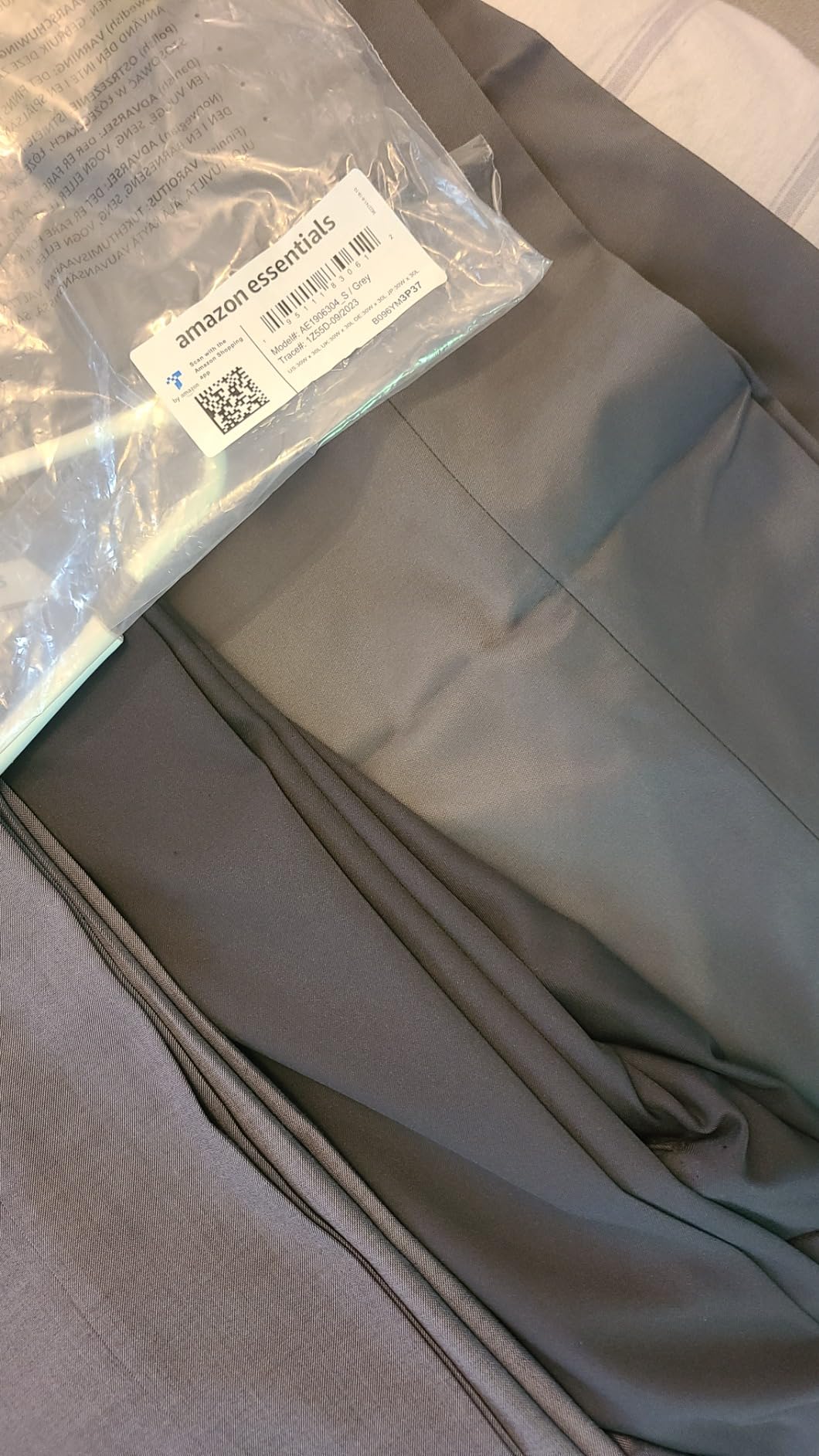 Amazon Essentials Men's Classic-Fit Moisture-Wicking Stretch Golf Pants with Active Waistband (Available in Big & Tall) customer photo 2