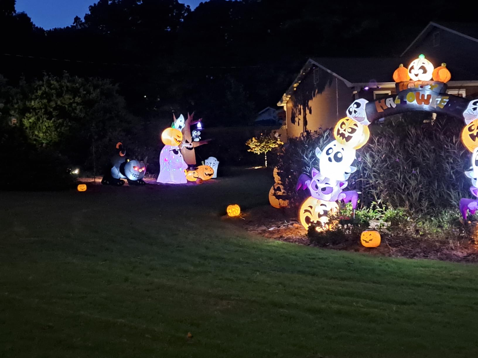 Joiedomi 8 FT Cute Halloween Inflatables Pumpkin Archway Outdoor Decoration, Archway Halloween Blow Up for Yard with Build-in LED Lights, Inflatable Arch Yard Outside Pumpkin Decor for Party, Garden customer photo 2