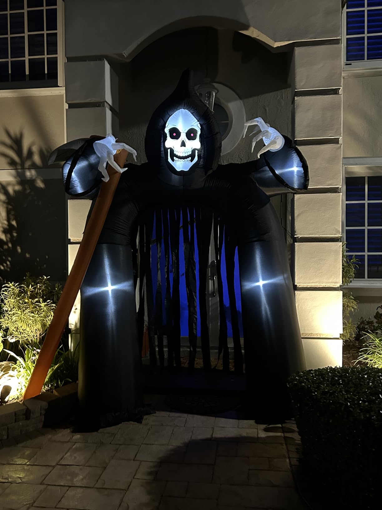 EBANKU 10FT Halloween Inflatable Ghost Archway Outdoor Yard Decoration | Blow up Inflatable Haunted Arch with Build-in LEDs, Halloween Outdoor Garden Lawn Yard Party Decorations customer photo 1