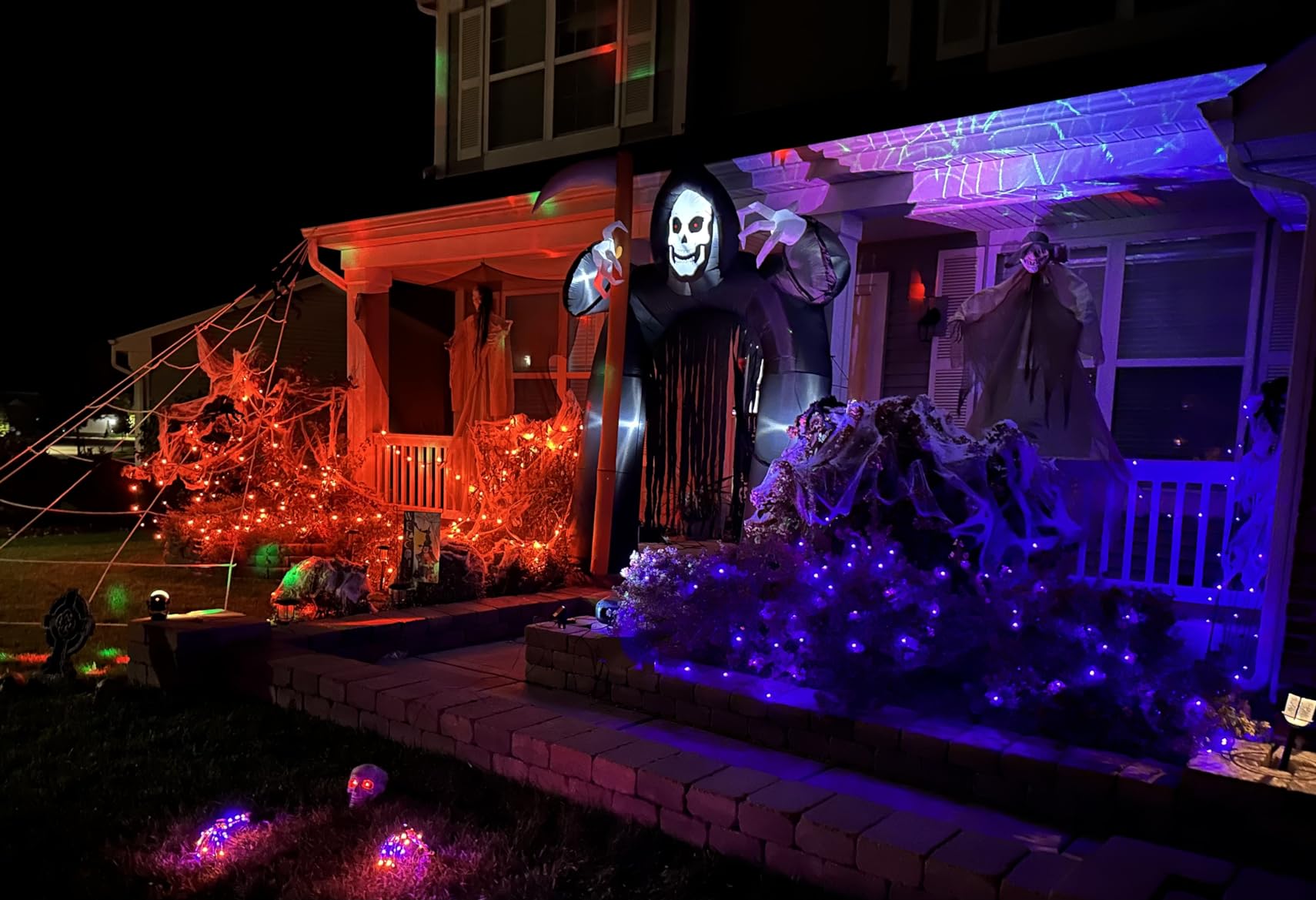 EBANKU 10FT Halloween Inflatable Ghost Archway Outdoor Yard Decoration | Blow up Inflatable Haunted Arch with Build-in LEDs, Halloween Outdoor Garden Lawn Yard Party Decorations customer photo 2